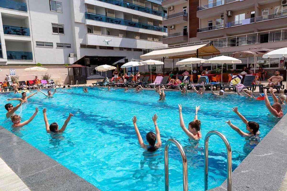 Swimming pool in Club Bayar Beach Hotel