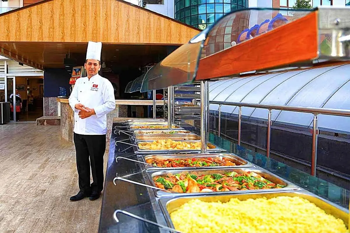 Restaurant/places to eat in Club Bayar Beach Hotel