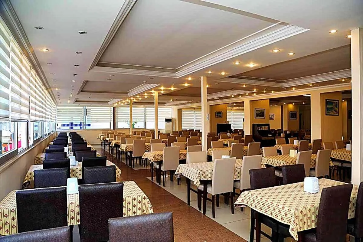 Restaurant/places to eat in Club Bayar Beach Hotel