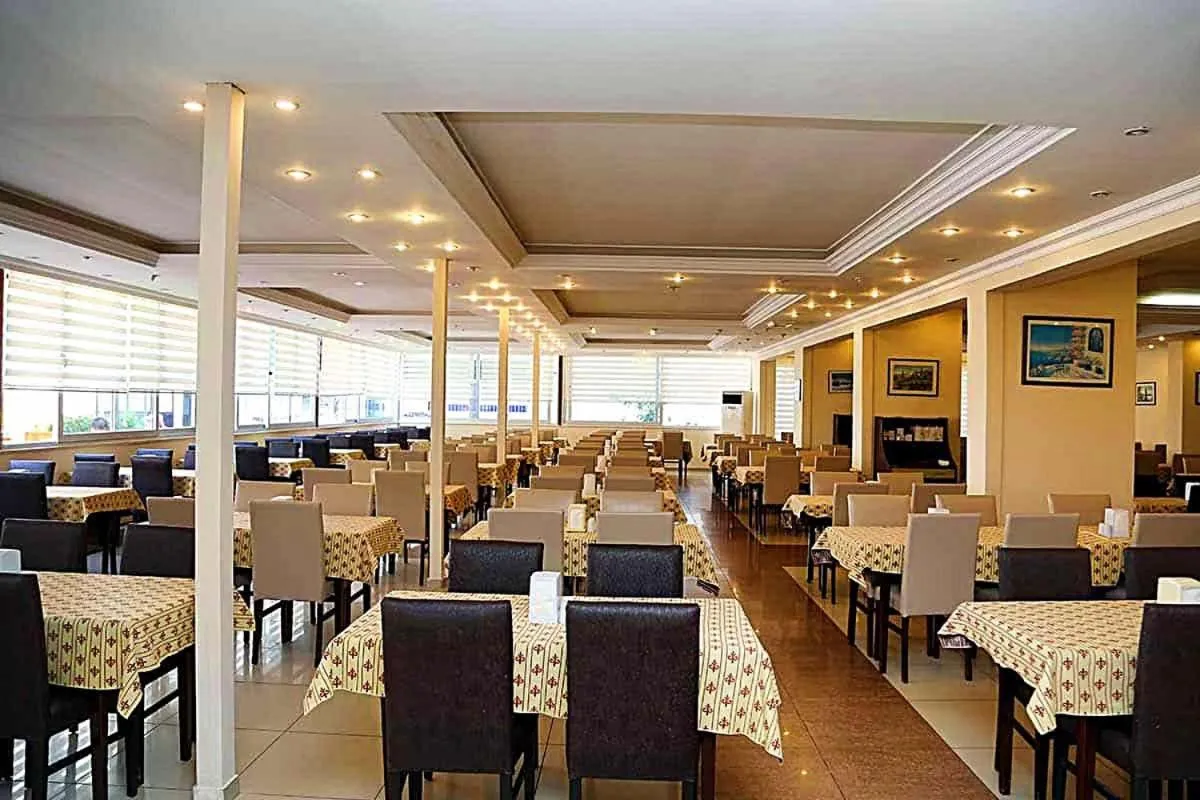 Restaurant/places to eat in Club Bayar Beach Hotel
