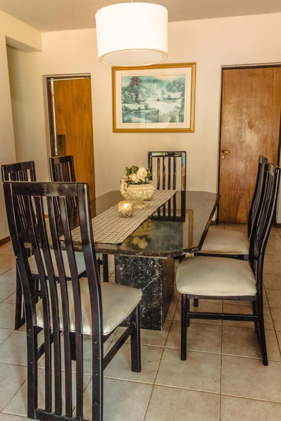 Dining area in Villa Niagara