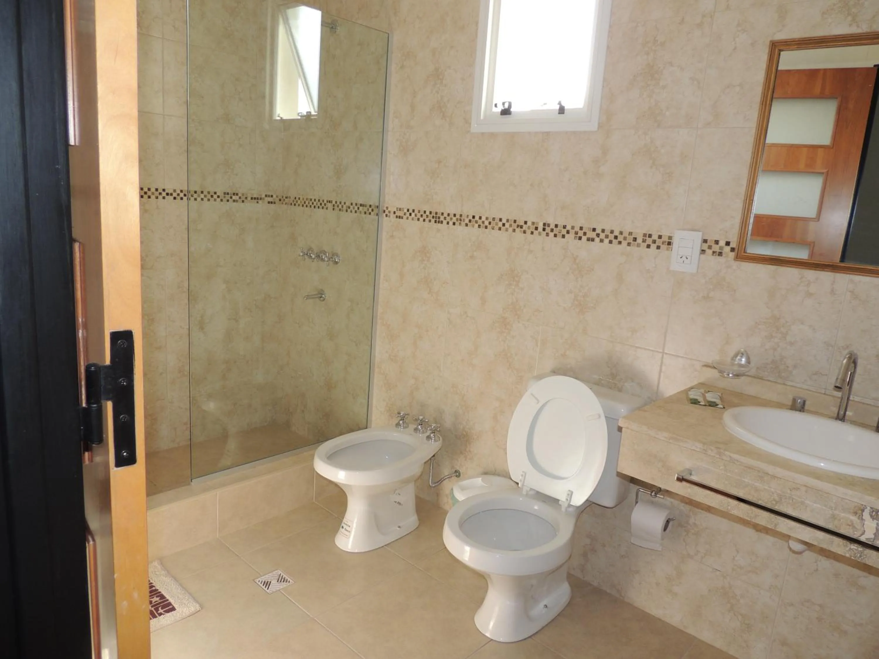 Toilet in Villa Niagara