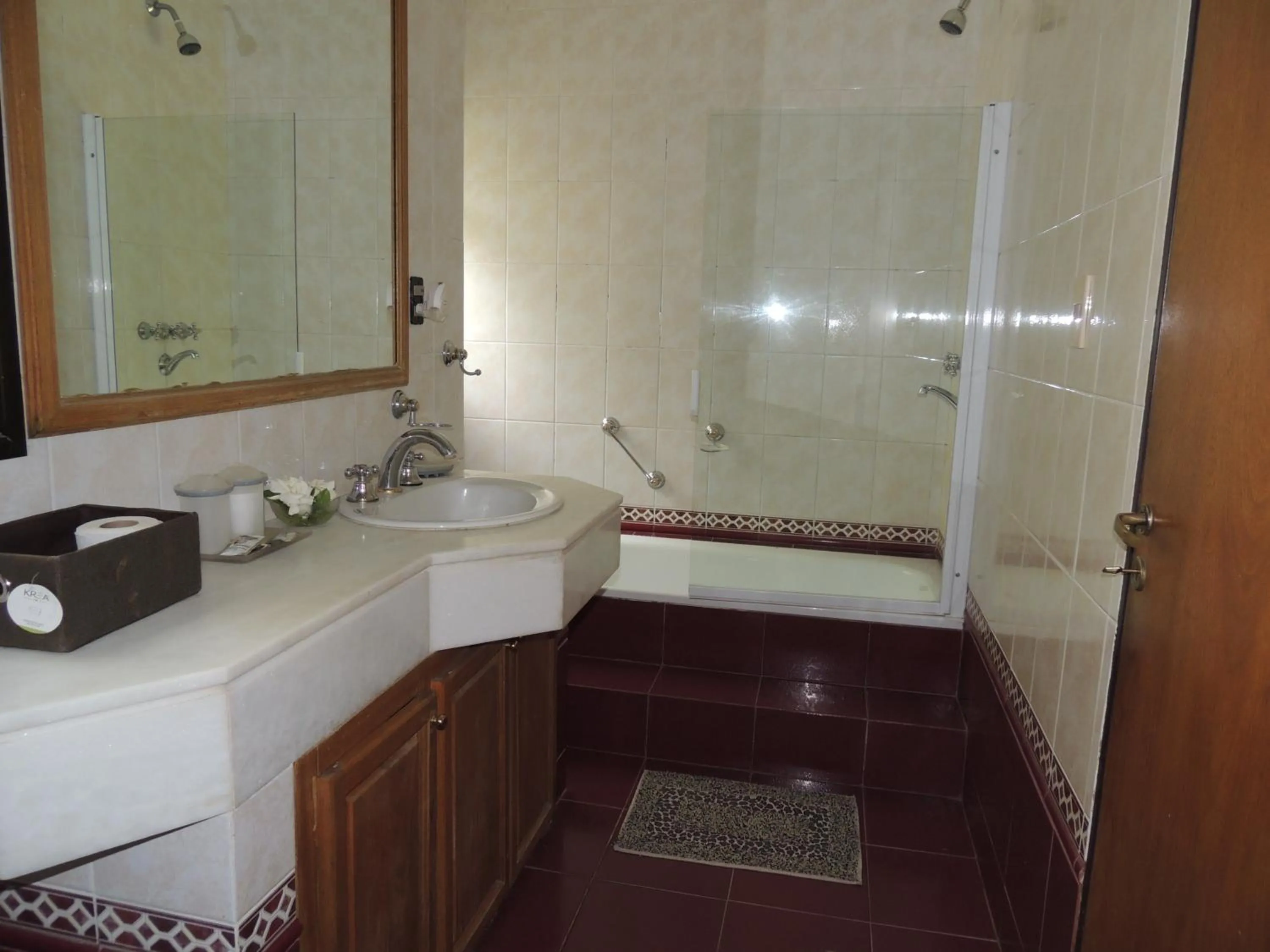 Toilet in Villa Niagara