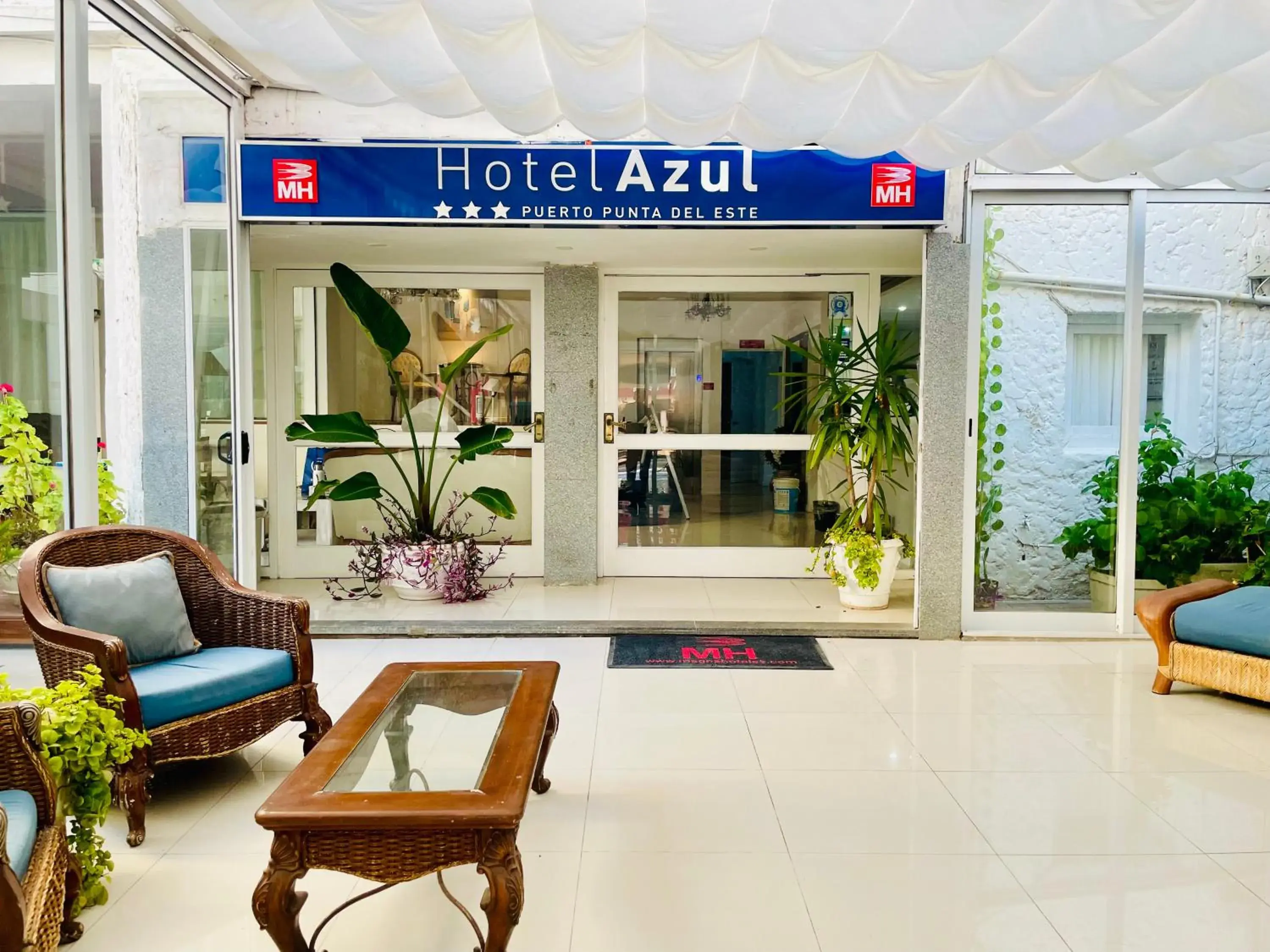 Property building in Hotel Azul by MH Property building in Hotel Azul by MH