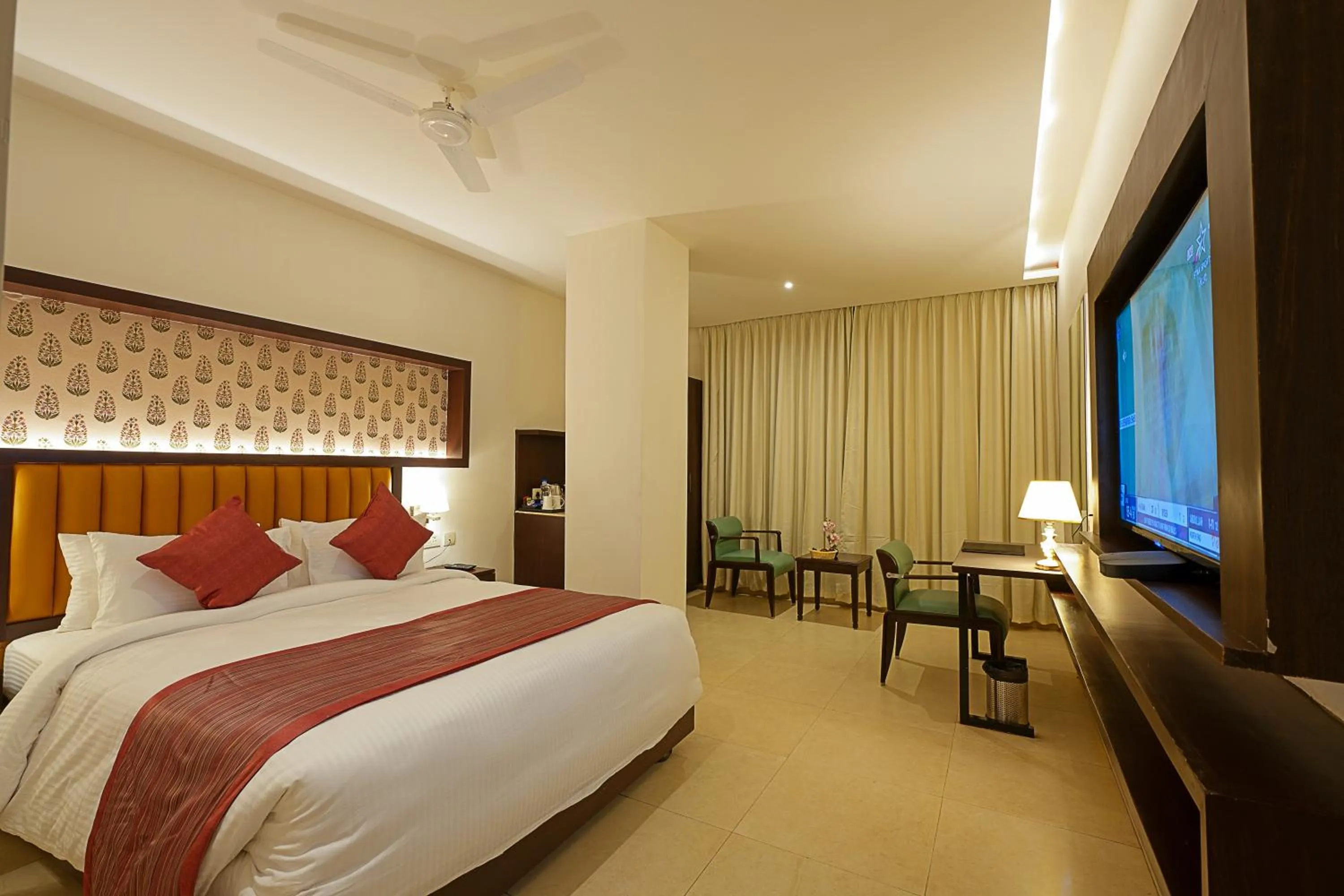 Bedroom, Bed in Grand Continent Secunderabad A Sarovar Portico Affiliate Hotel