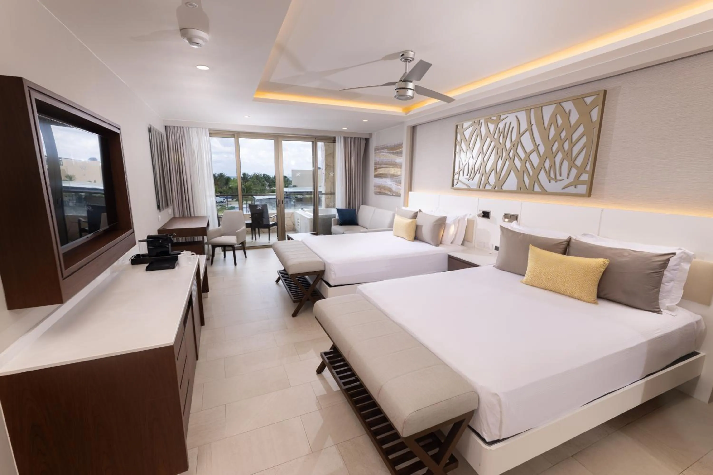 Coffee/tea facilities, Bed in Royalton Riviera Cancun, An Autograph Collection All-Inclusive Resort & Casino