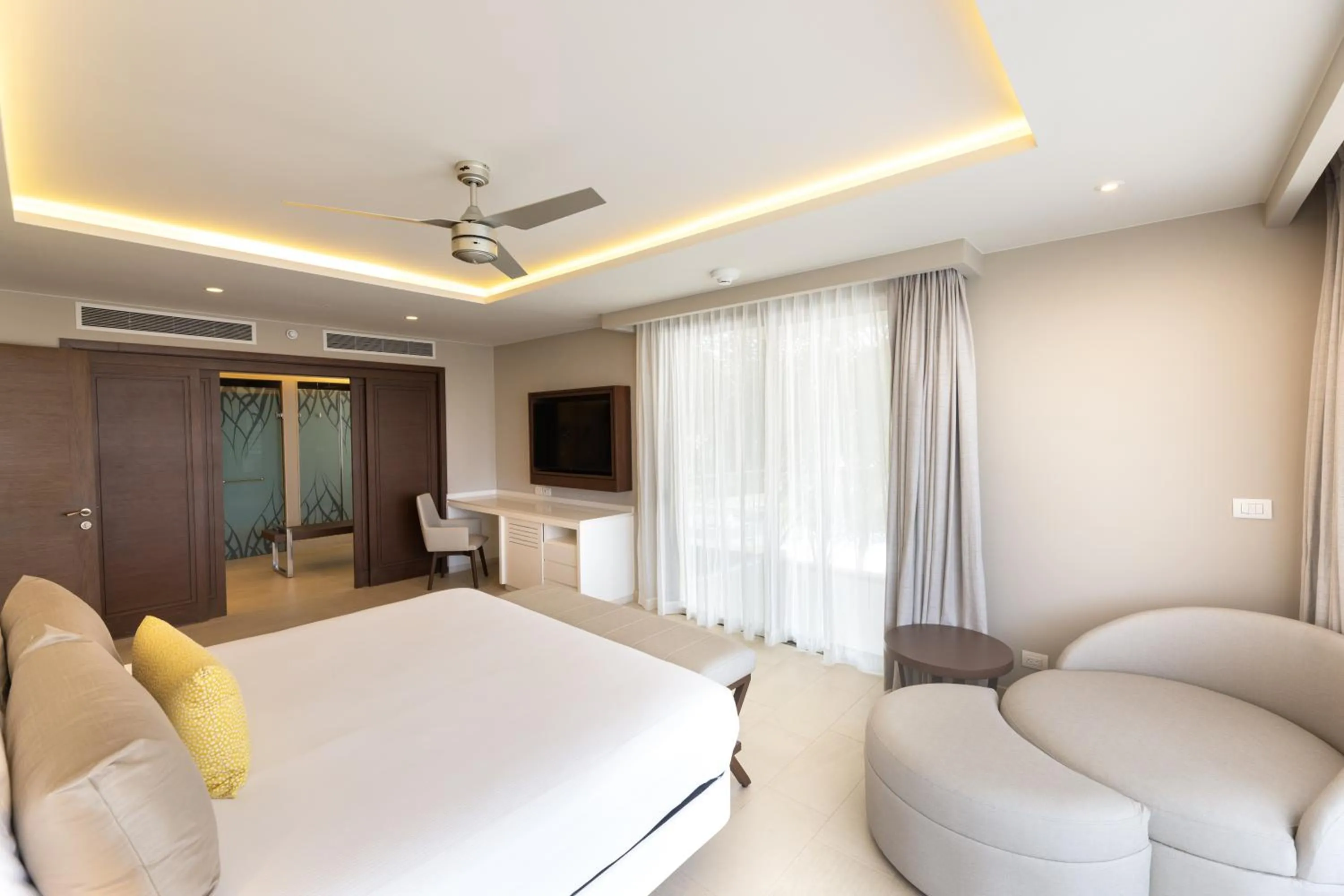 Bedroom, Bed in Royalton Riviera Cancun, An Autograph Collection All-Inclusive Resort & Casino