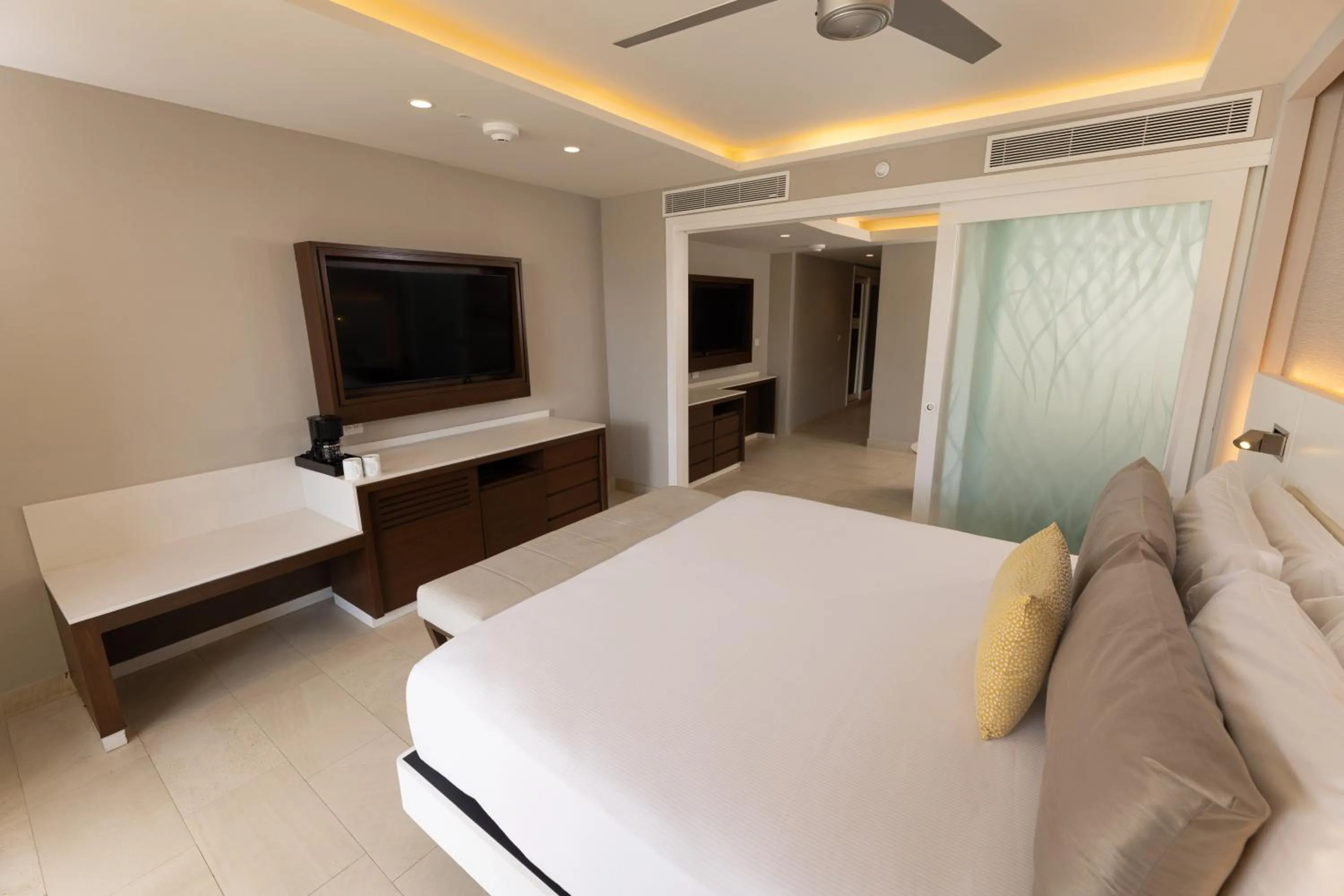 TV and multimedia, Bed in Royalton Riviera Cancun, An Autograph Collection All-Inclusive Resort & Casino
