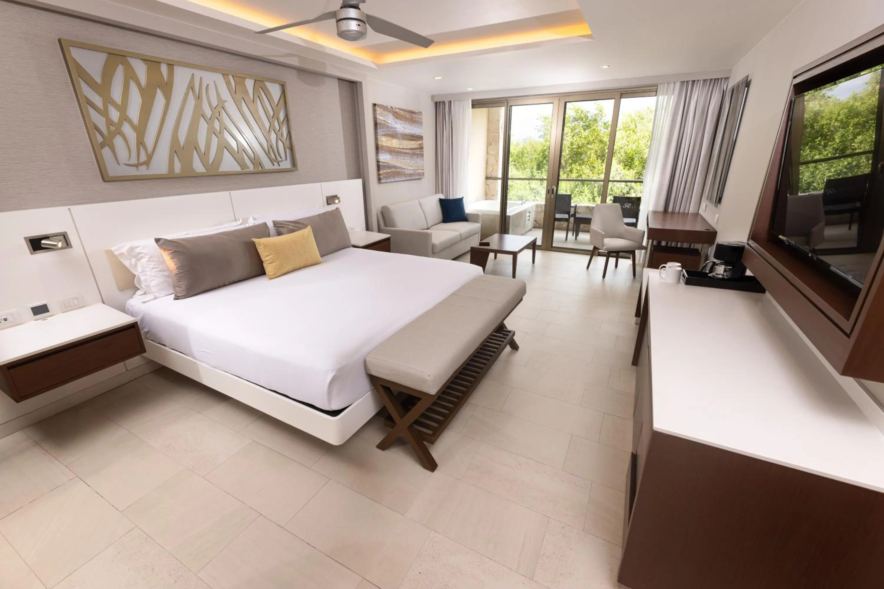 Coffee/tea facilities, Bed in Royalton Riviera Cancun, An Autograph Collection All-Inclusive Resort & Casino