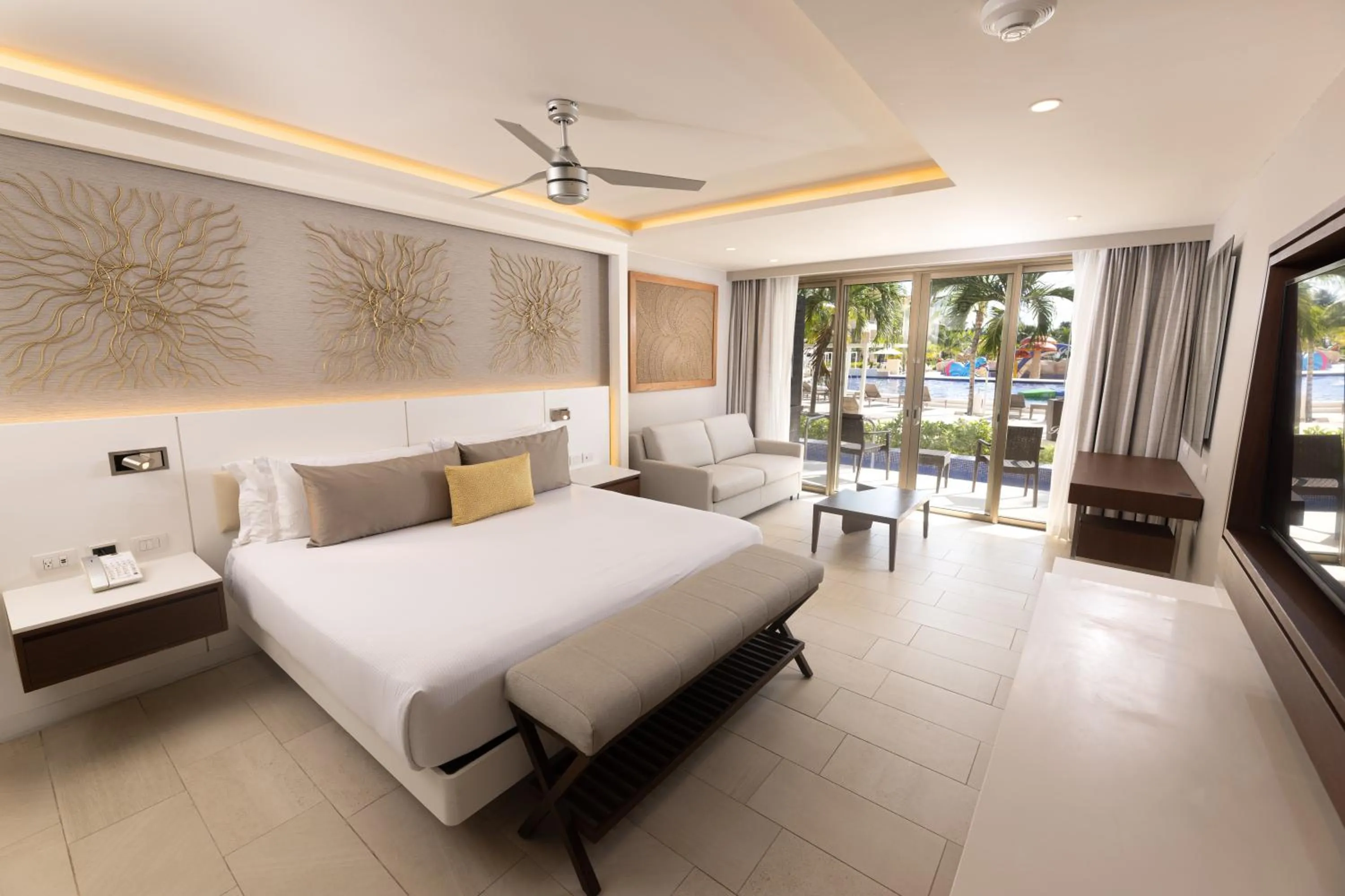 Coffee/tea facilities, Bed in Royalton Riviera Cancun, An Autograph Collection All-Inclusive Resort & Casino