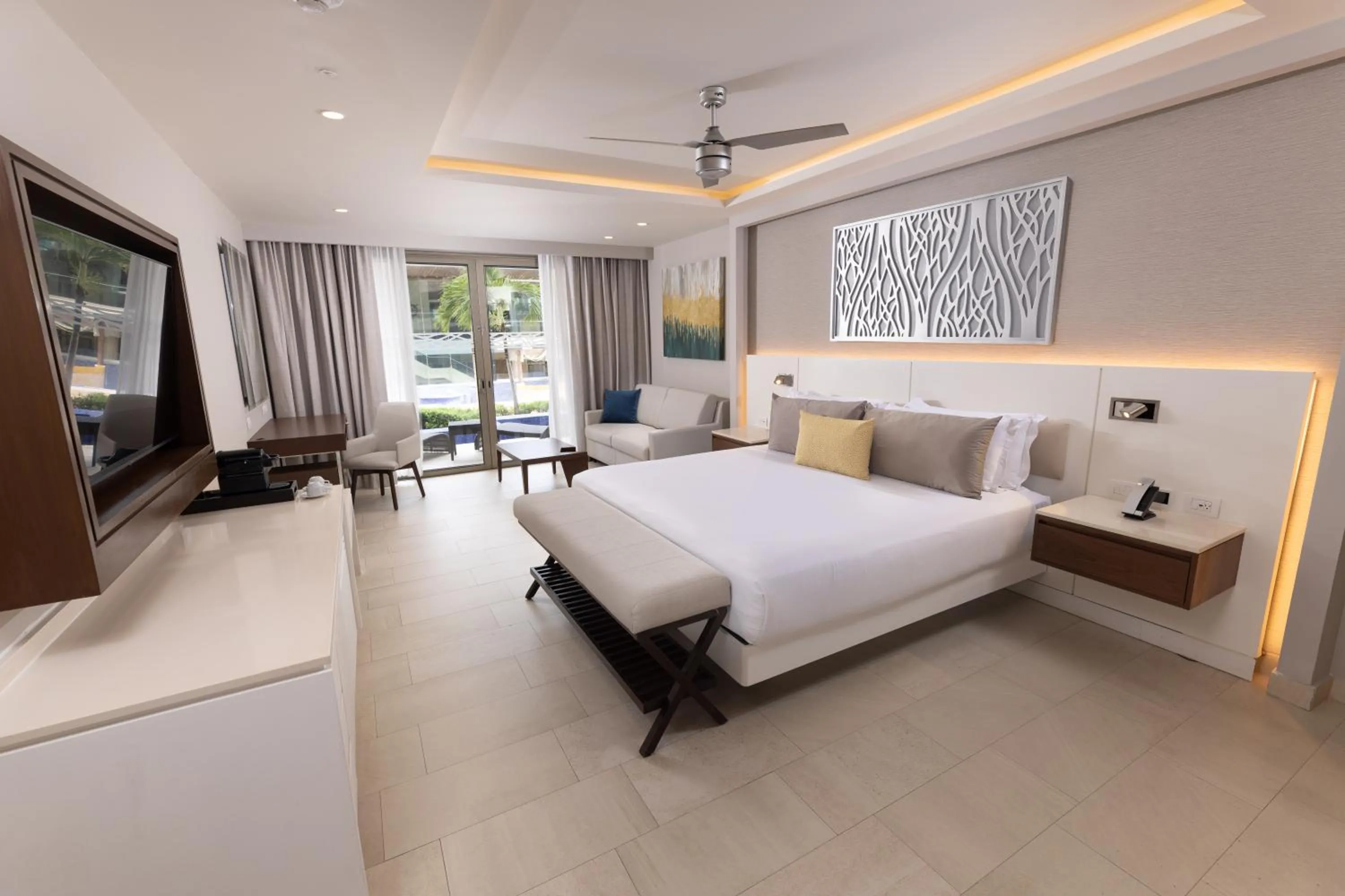 TV and multimedia, Bed in Royalton Riviera Cancun, An Autograph Collection All-Inclusive Resort & Casino