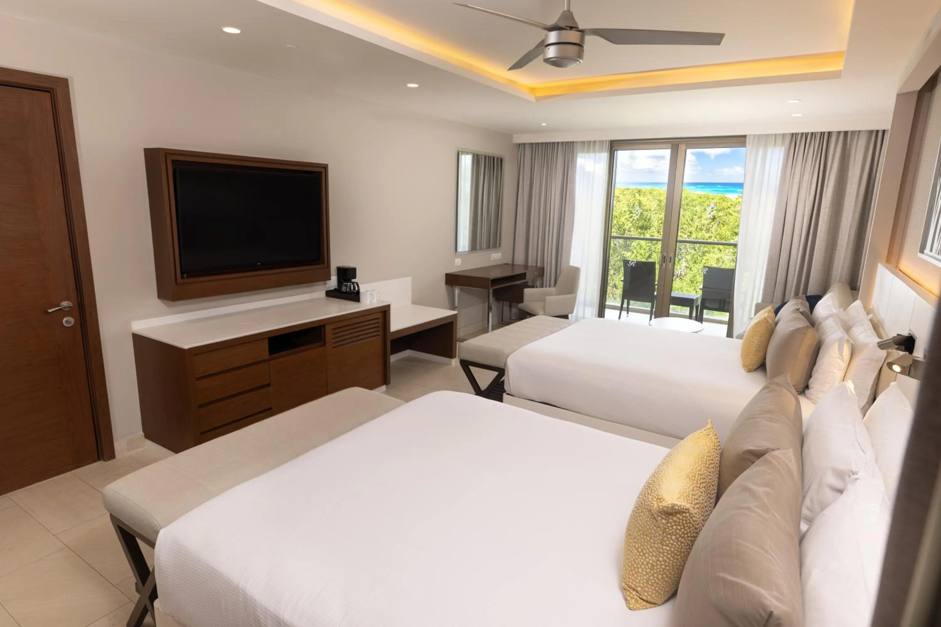 TV and multimedia, Bed in Royalton Riviera Cancun, An Autograph Collection All-Inclusive Resort & Casino