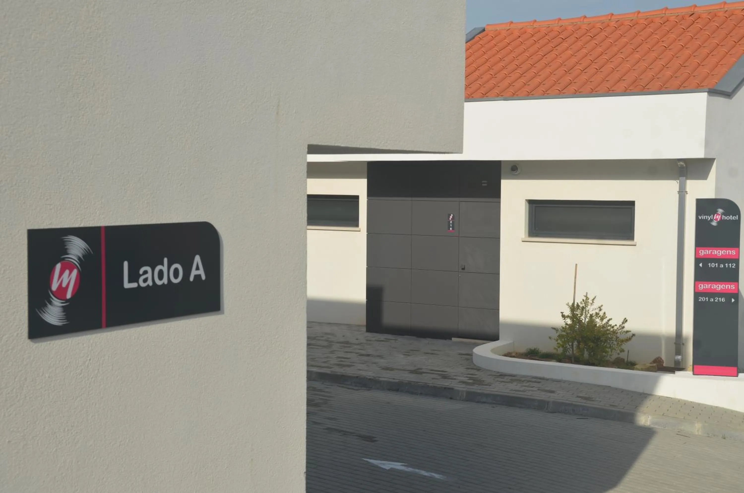 Facade/entrance in Vinyl M Hotel - Adults Only