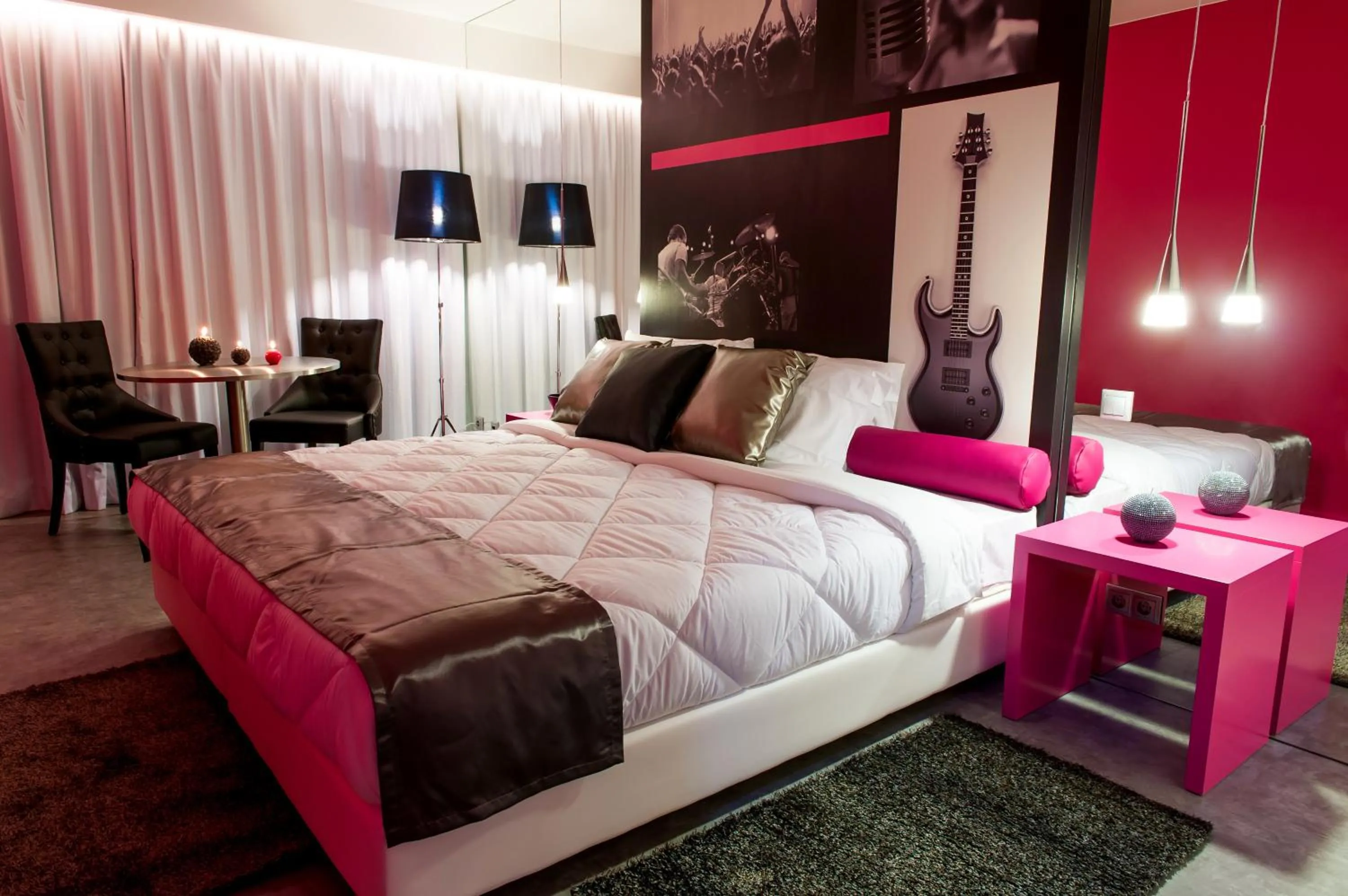 Bedroom, Bed in Vinyl M Hotel - Adults Only