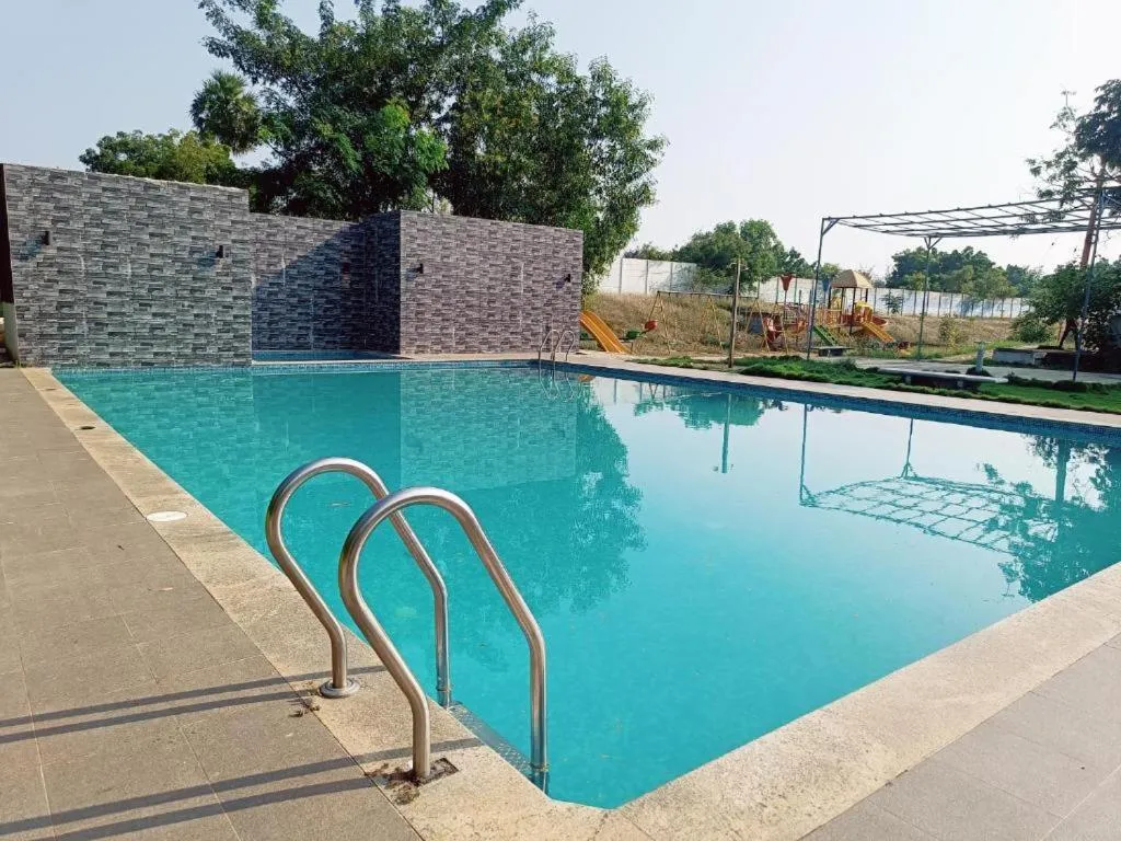 Swimming pool in King Avarta Resort and Convention Centre Pondicherry