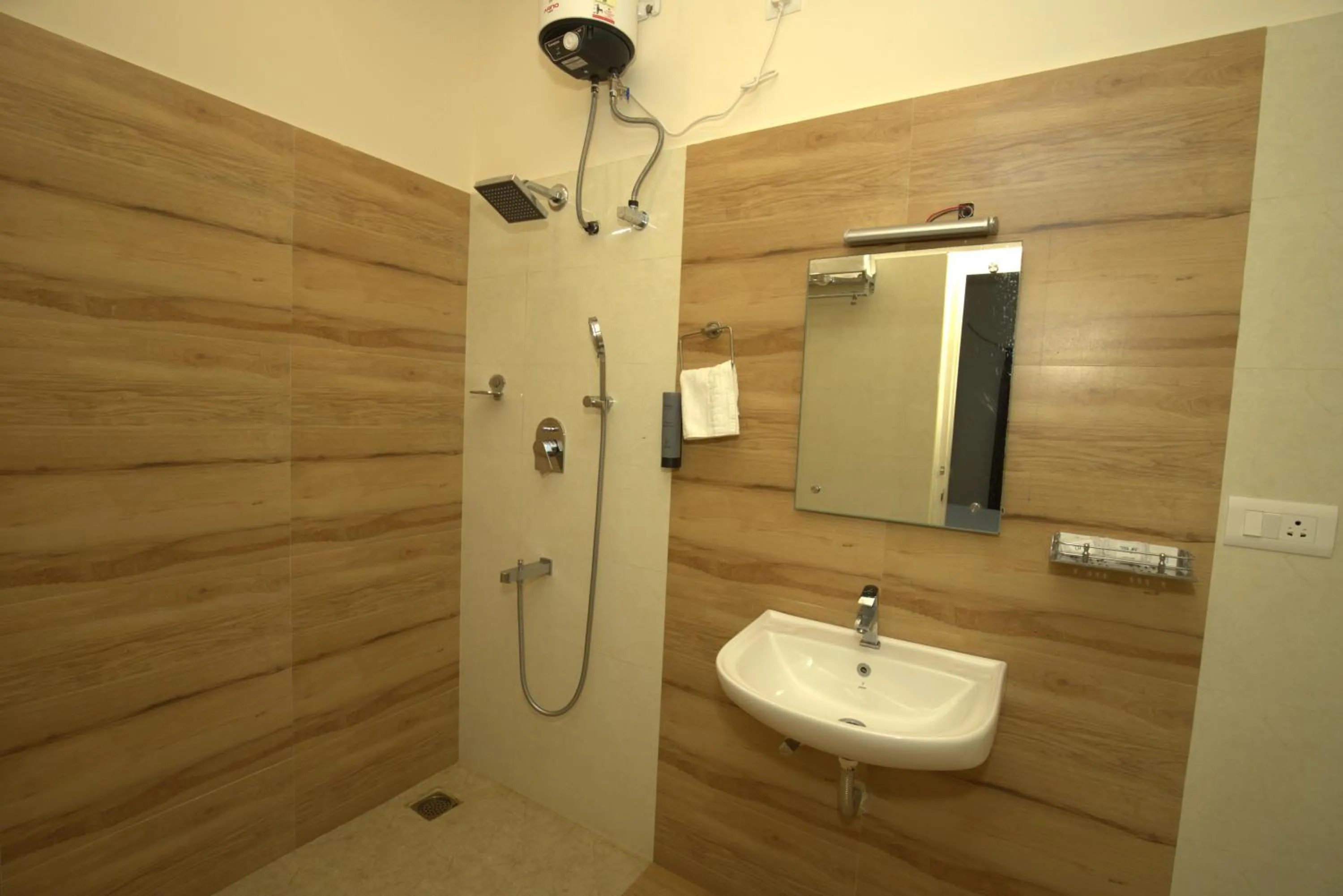 Shower in King Avarta Resort and Convention Centre Pondicherry