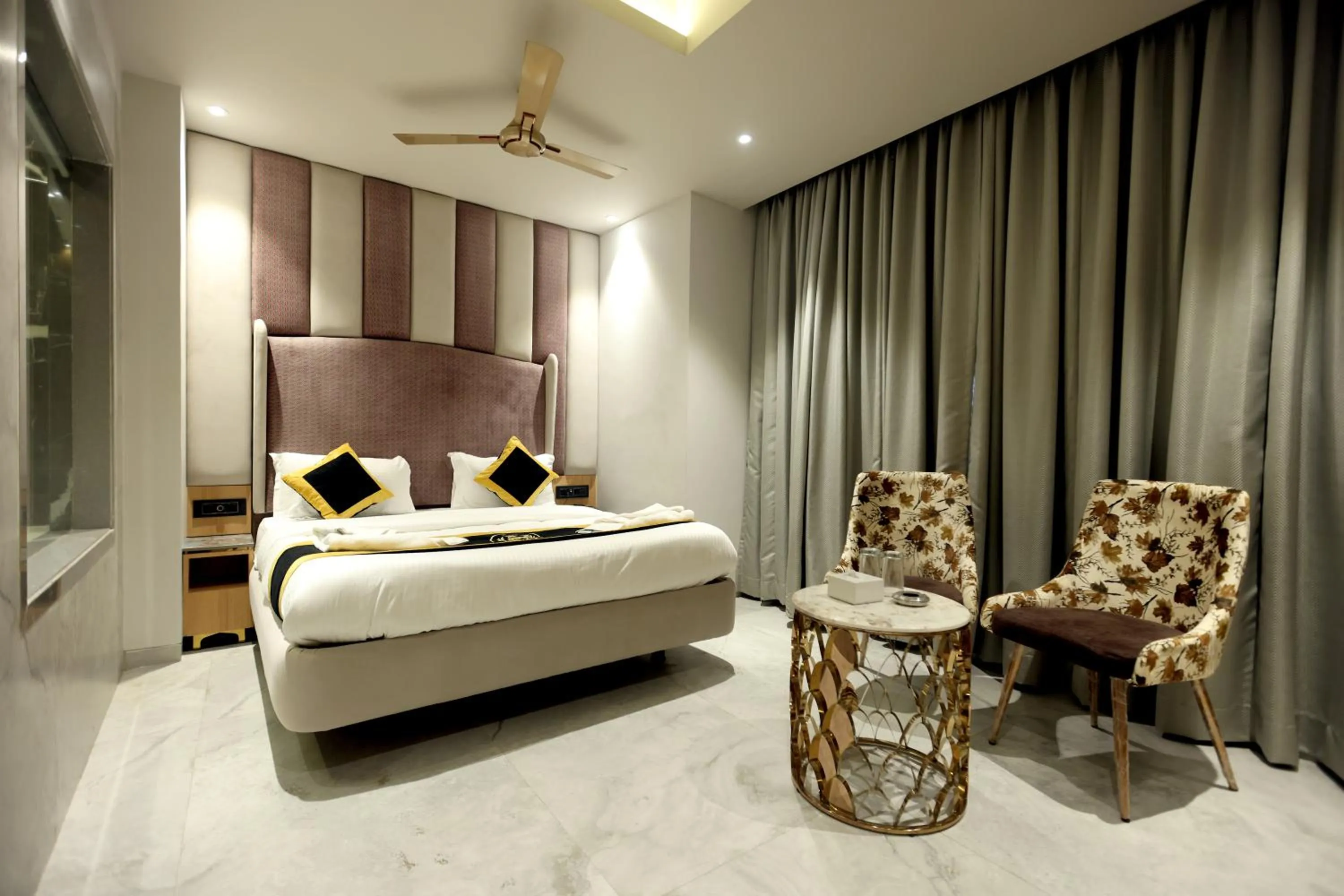 Bed in Hotel A R Paradise