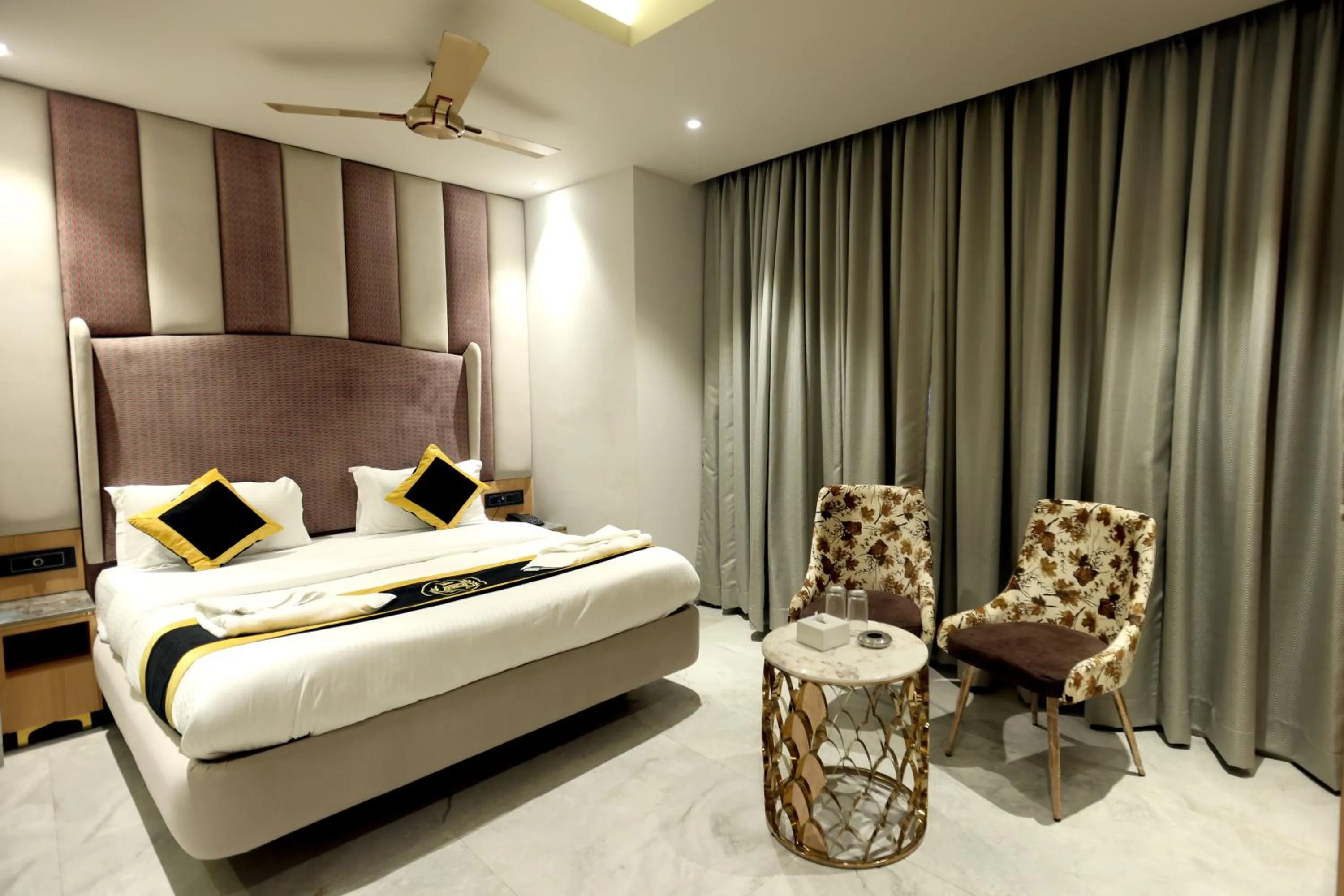 Bed in Hotel A R Paradise