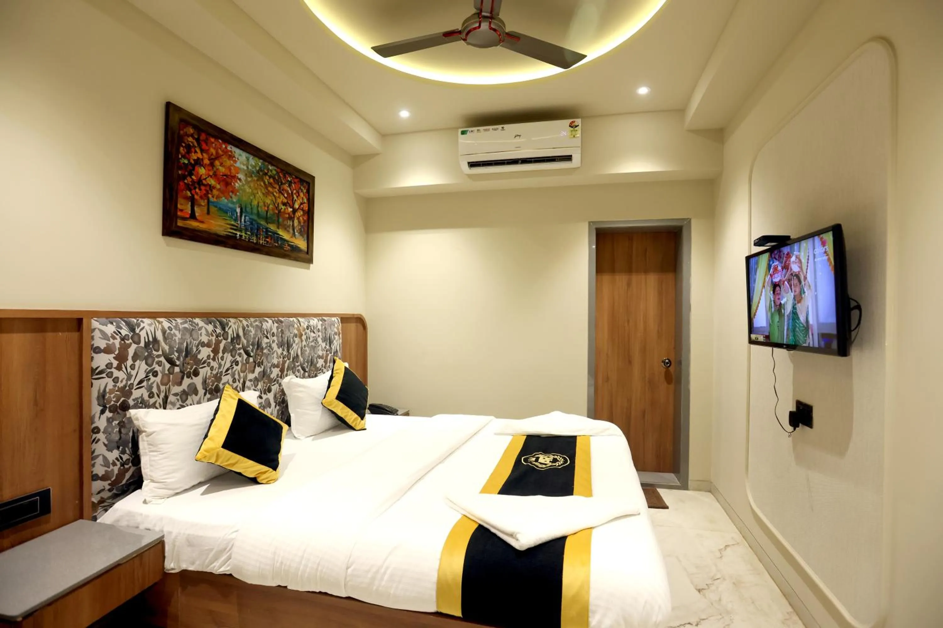 Bed in Hotel A R Paradise