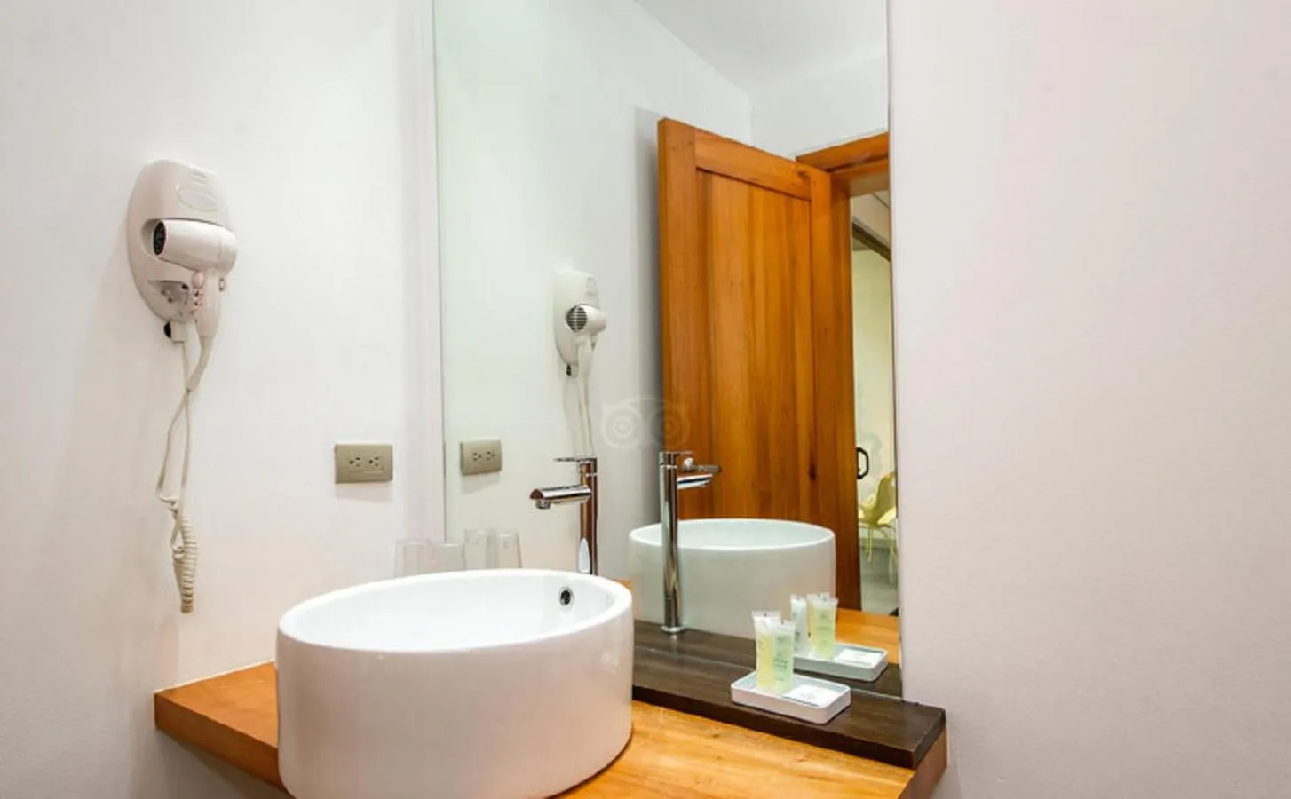 Bathroom in La Vela Boutique Hotel