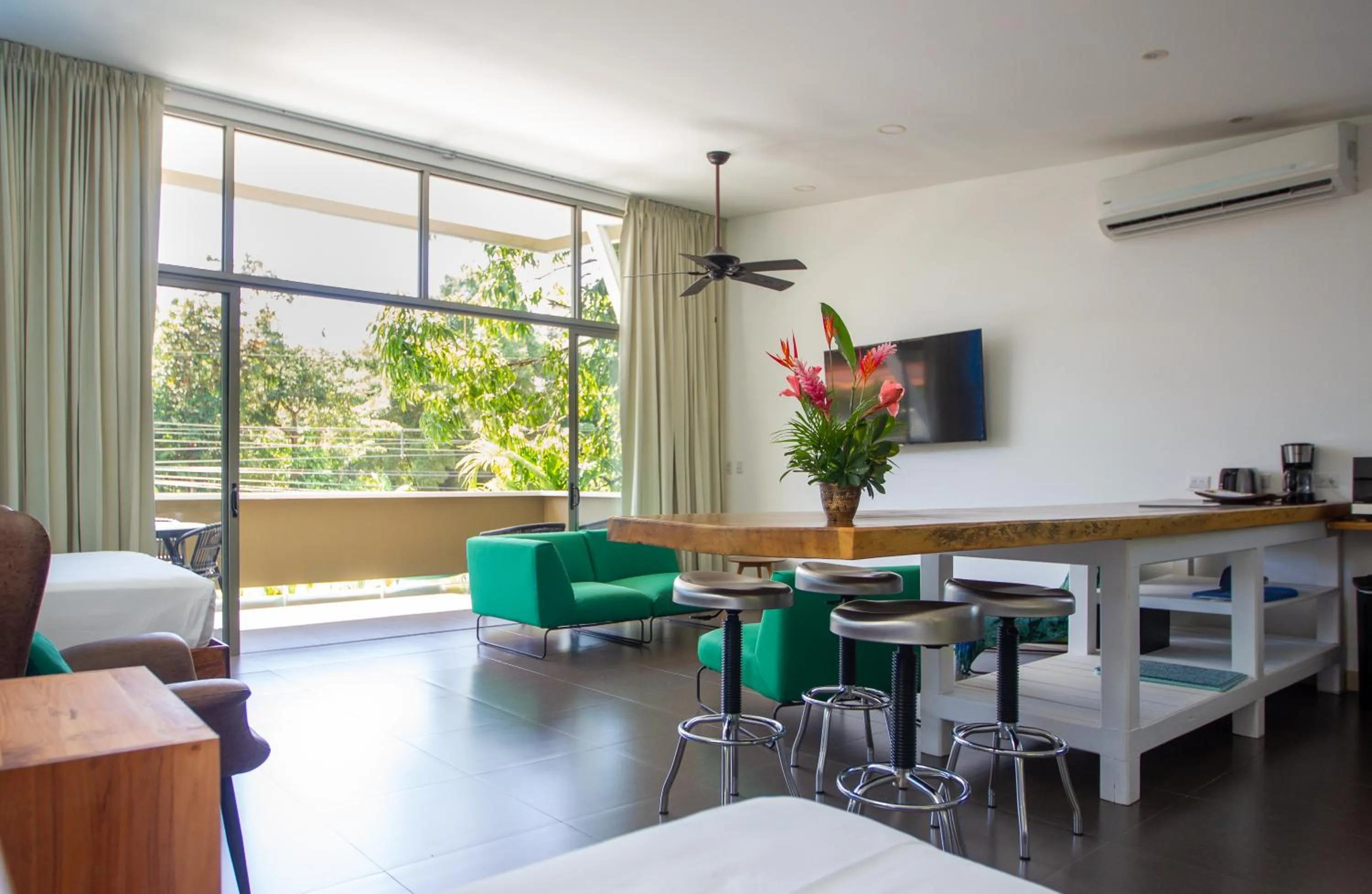 TV and multimedia in La Vela Boutique Hotel