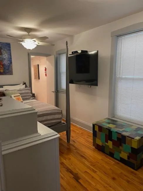 Bed in Ray's Bucktown Bed and Breakfast