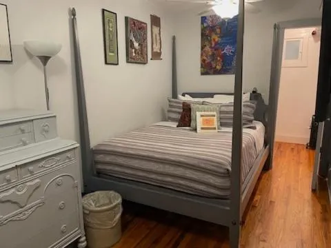 Bedroom, Bed in Ray's Bucktown Bed and Breakfast