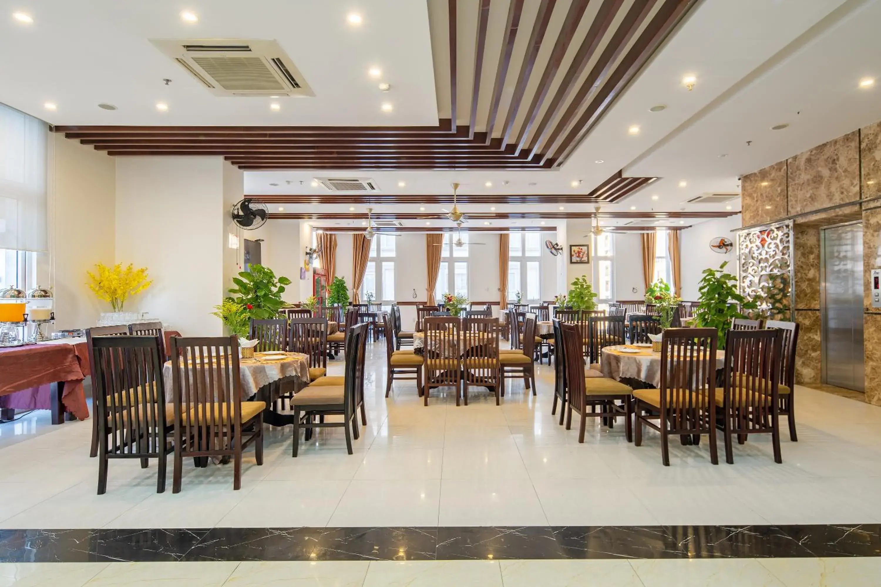 Restaurant/places to eat in Tay Bac Hotel Da Nang Restaurant/places to eat in Tay Bac Hotel Da Nang