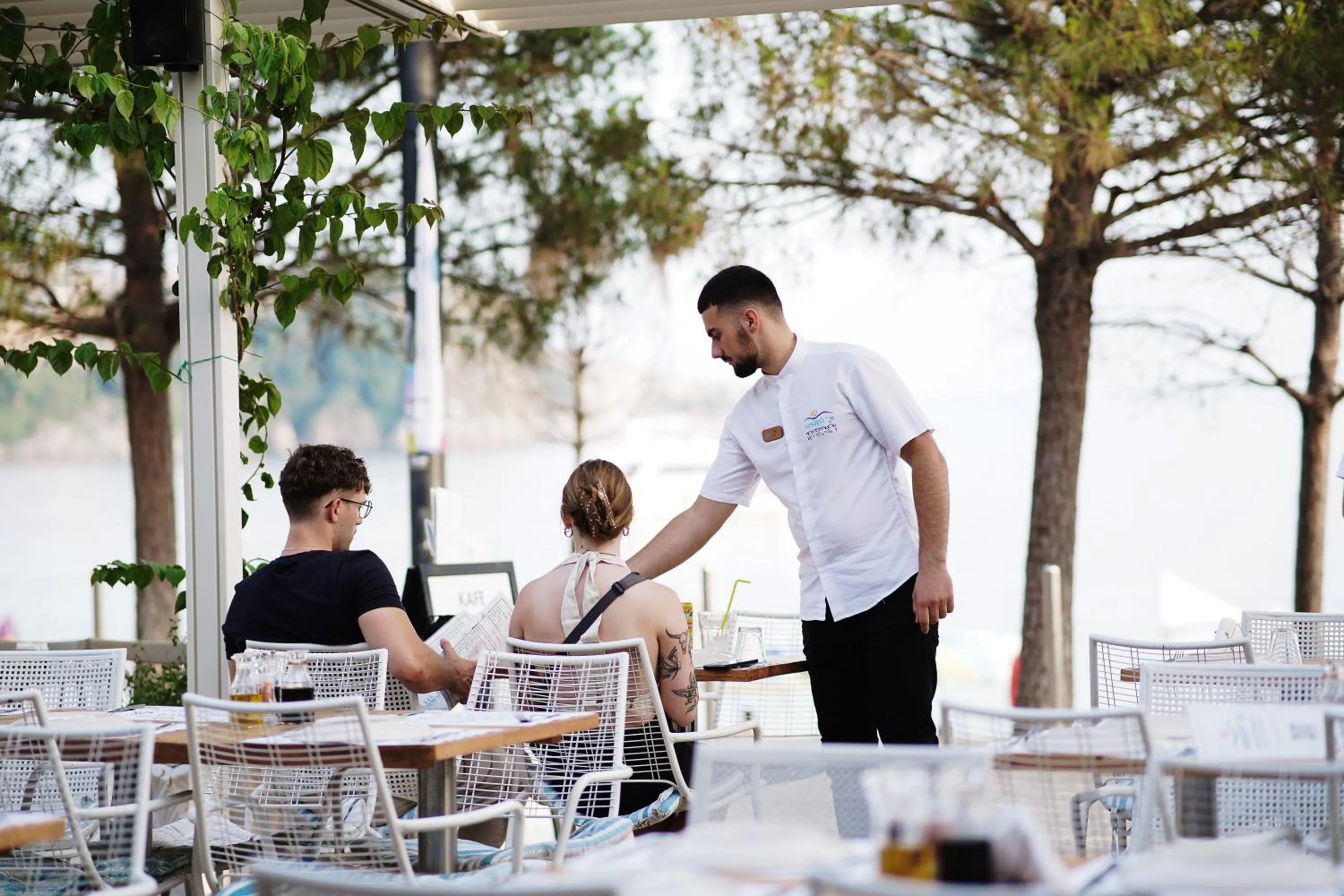 Restaurant/places to eat in Noemie Hotel