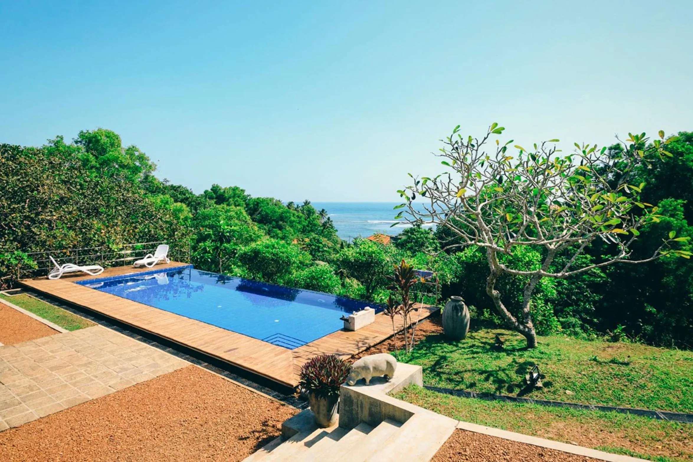 Swimming pool in Highland Villa