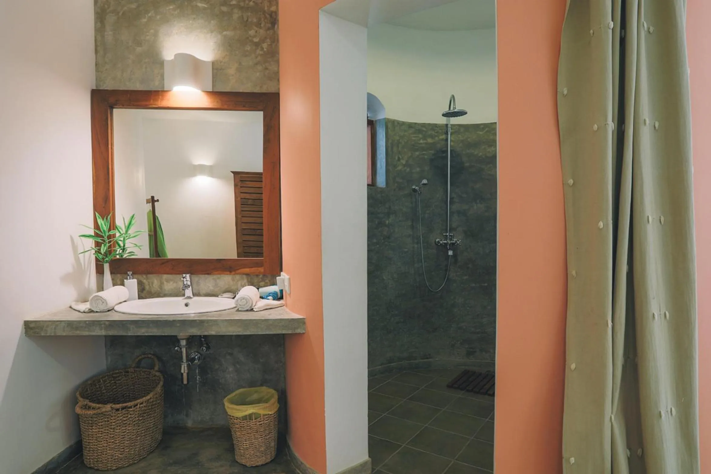 Shower in Highland Villa