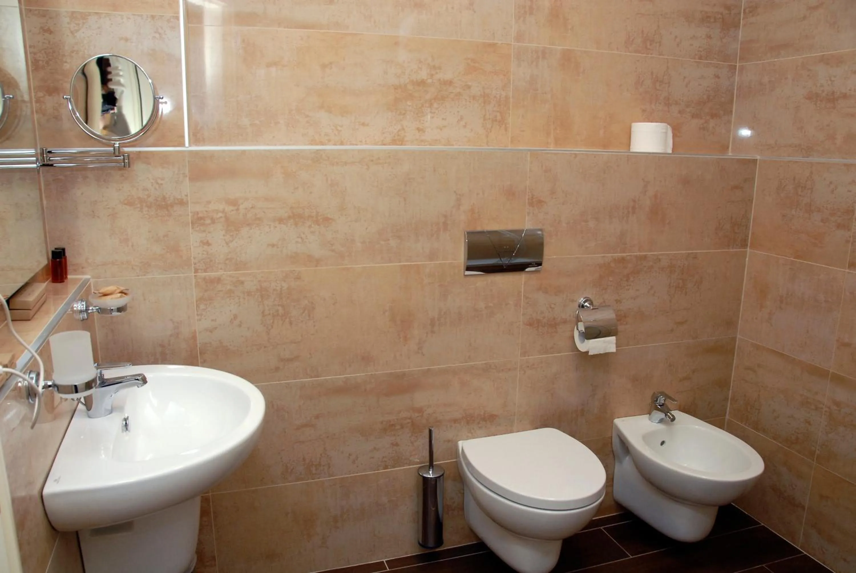 Toilet in Groane Hotel Residence