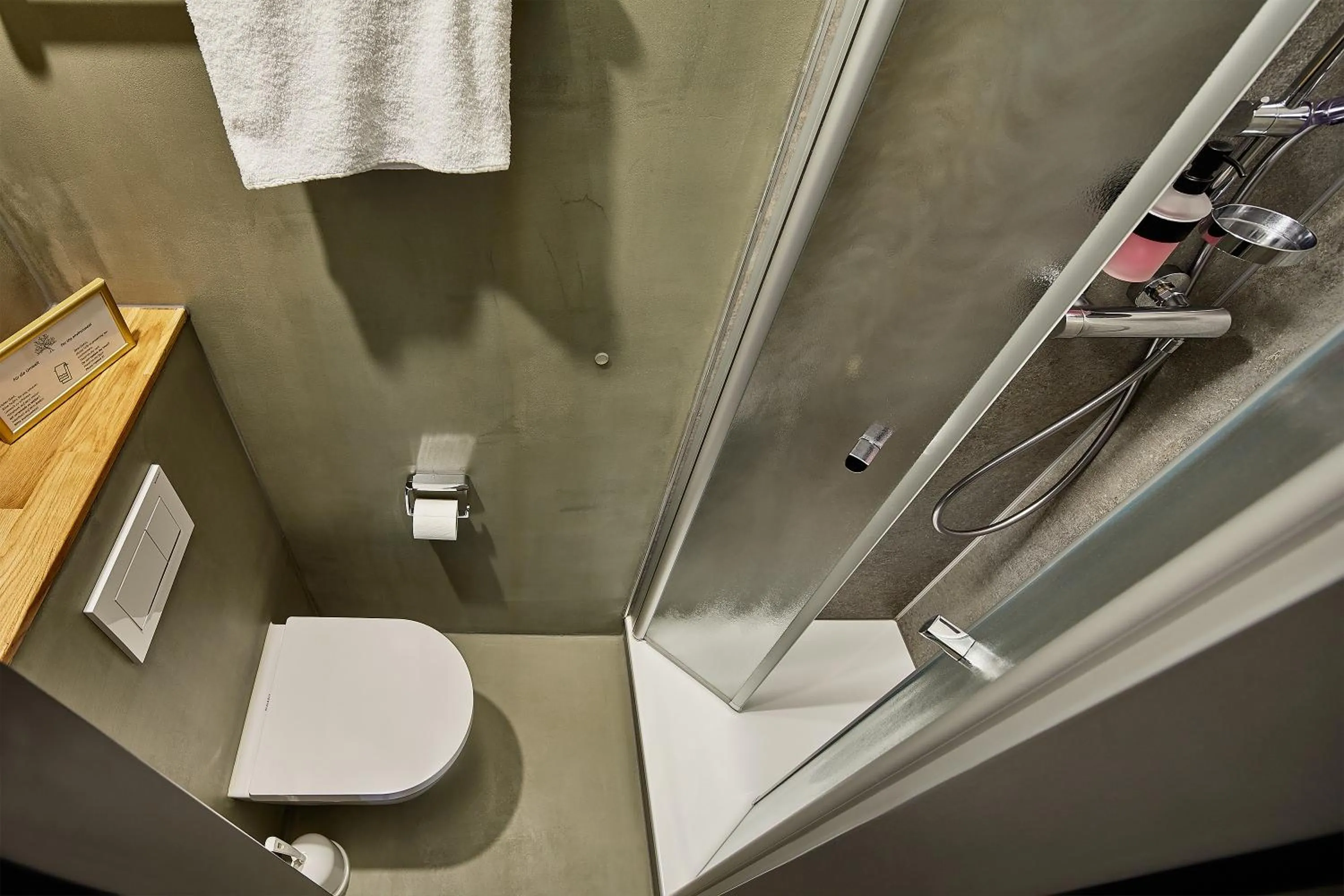 Shower in Hotel am Chlodwigplatz