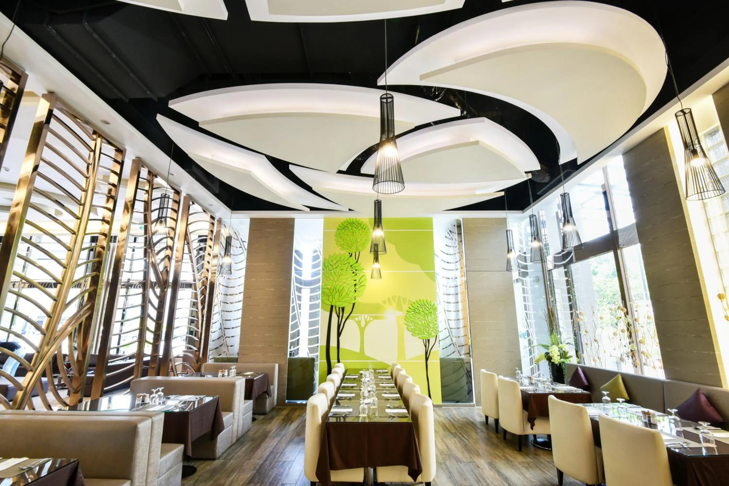 Dining area in Tsun Huang Hotel