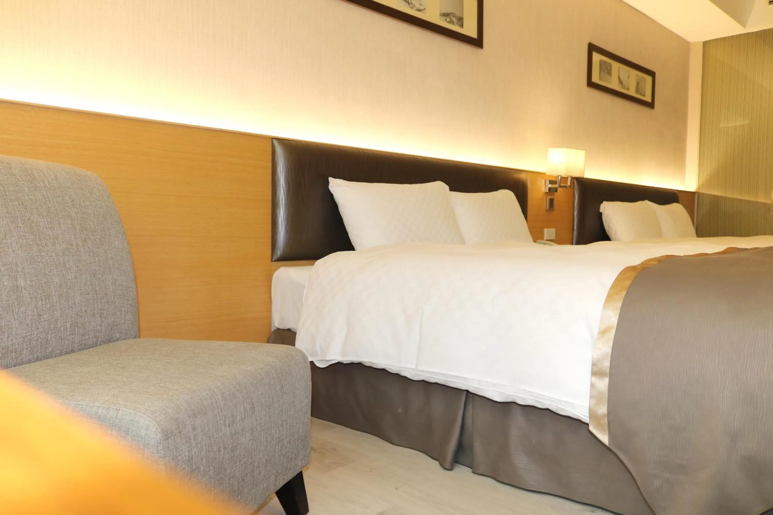 Bedroom, Bed in Tsun Huang Hotel