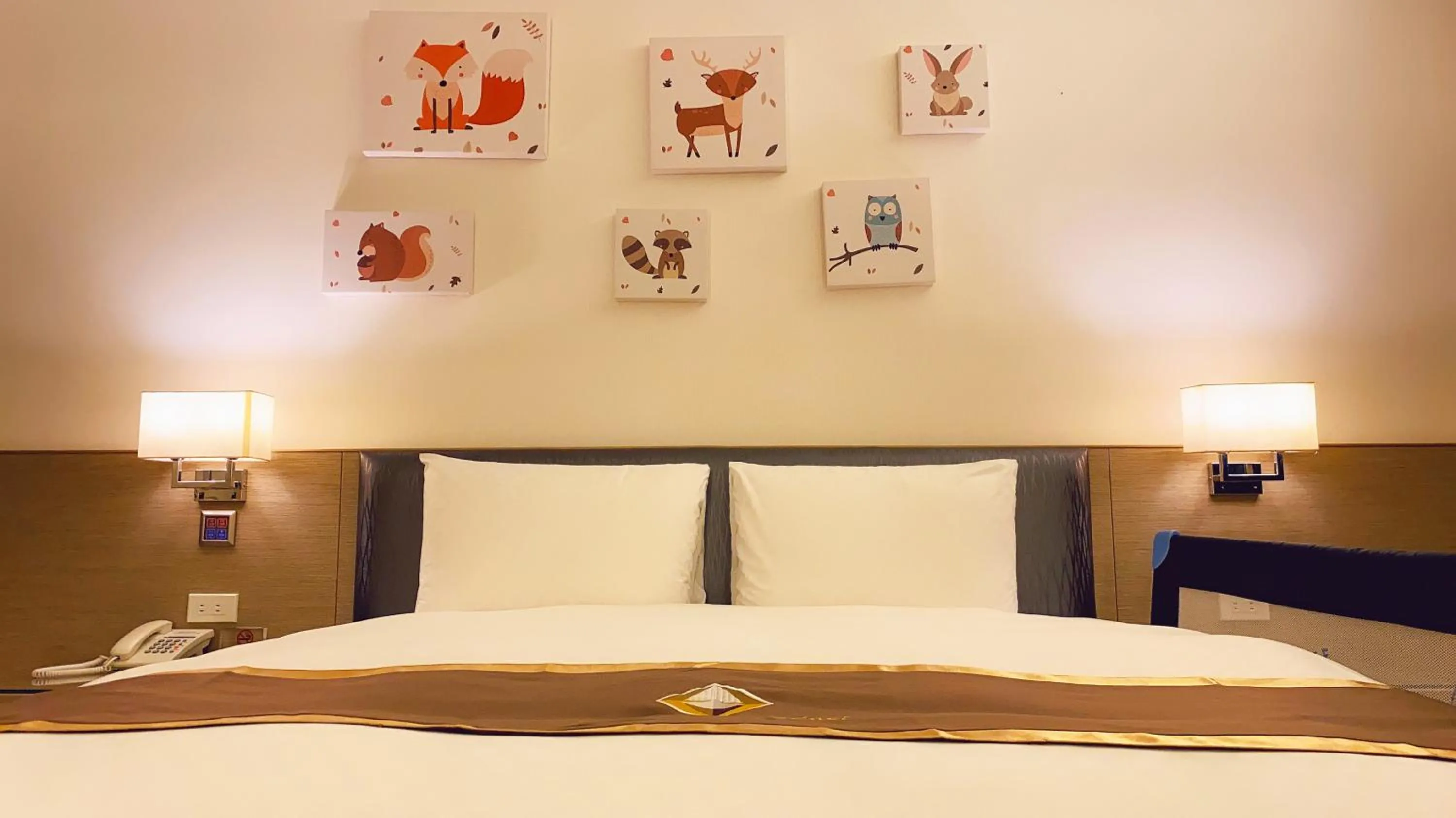 Children play ground, Bed in Tsun Huang Hotel