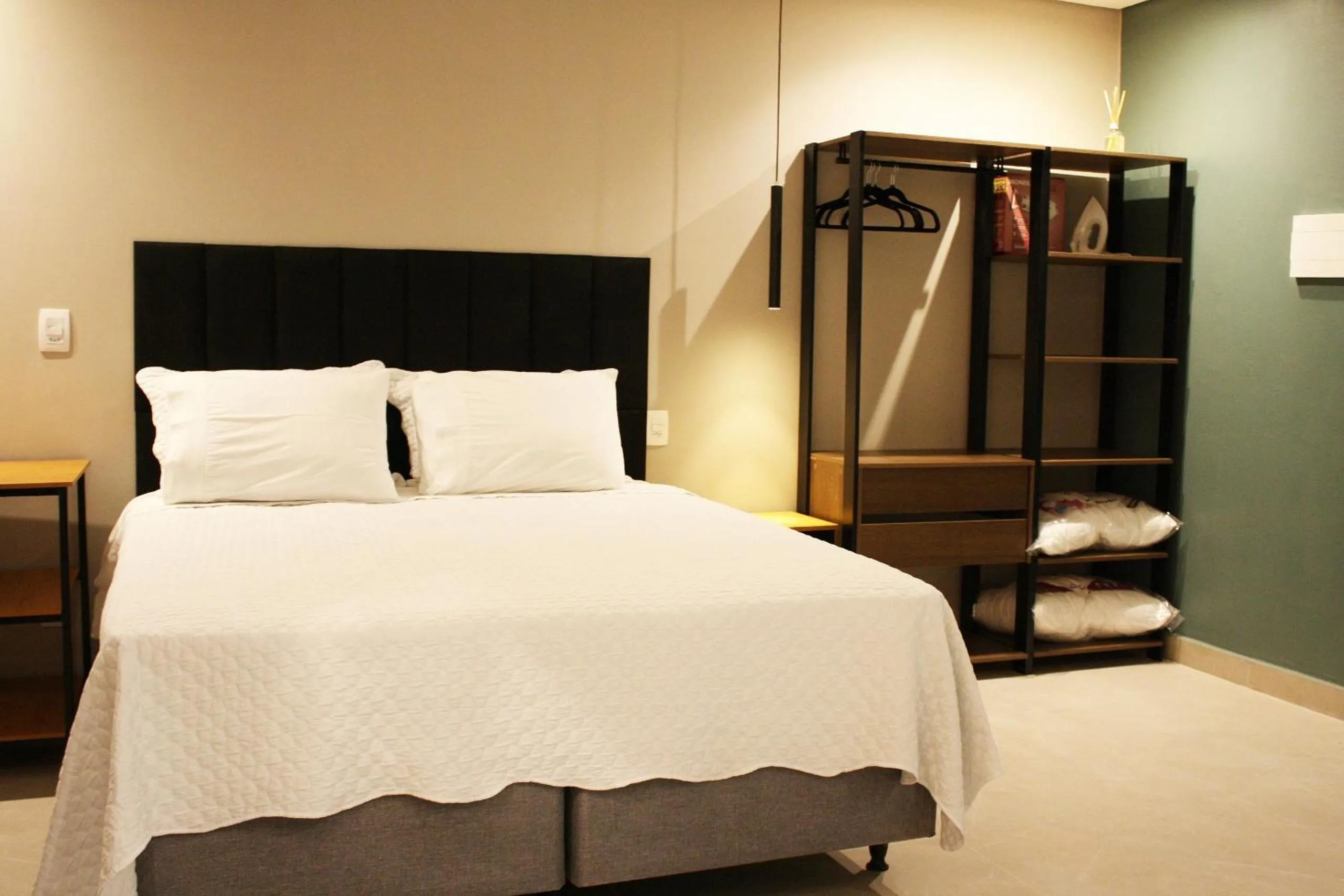 Bedroom, Bed in Flat CLN 105 Asa Norte by CentoEdez