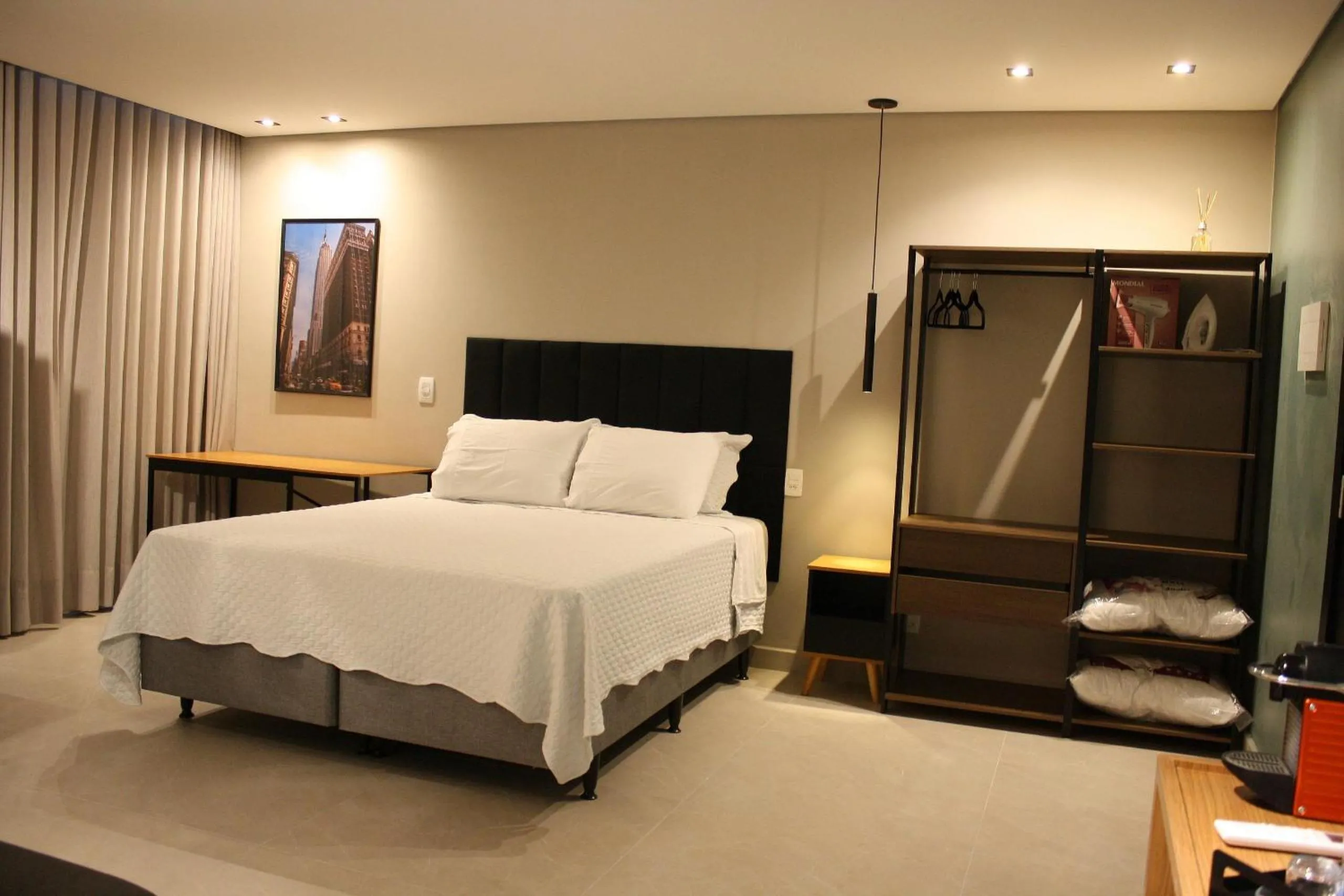 Bedroom, Bed in Flat CLN 105 Asa Norte by CentoEdez