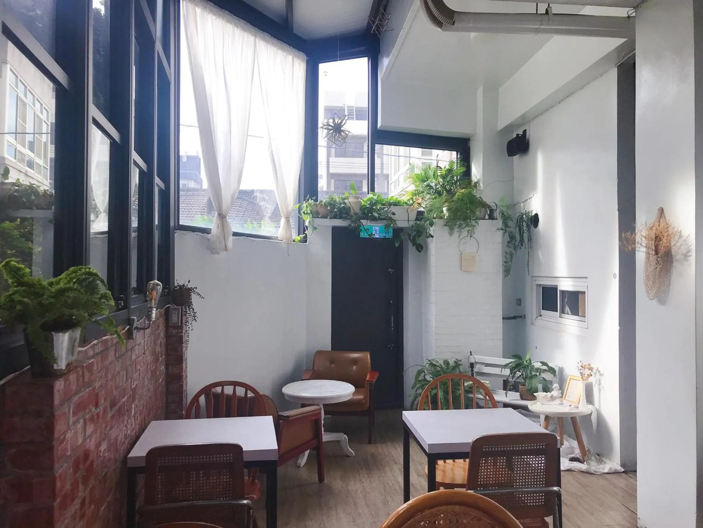 Restaurant/places to eat in Prince Hotel