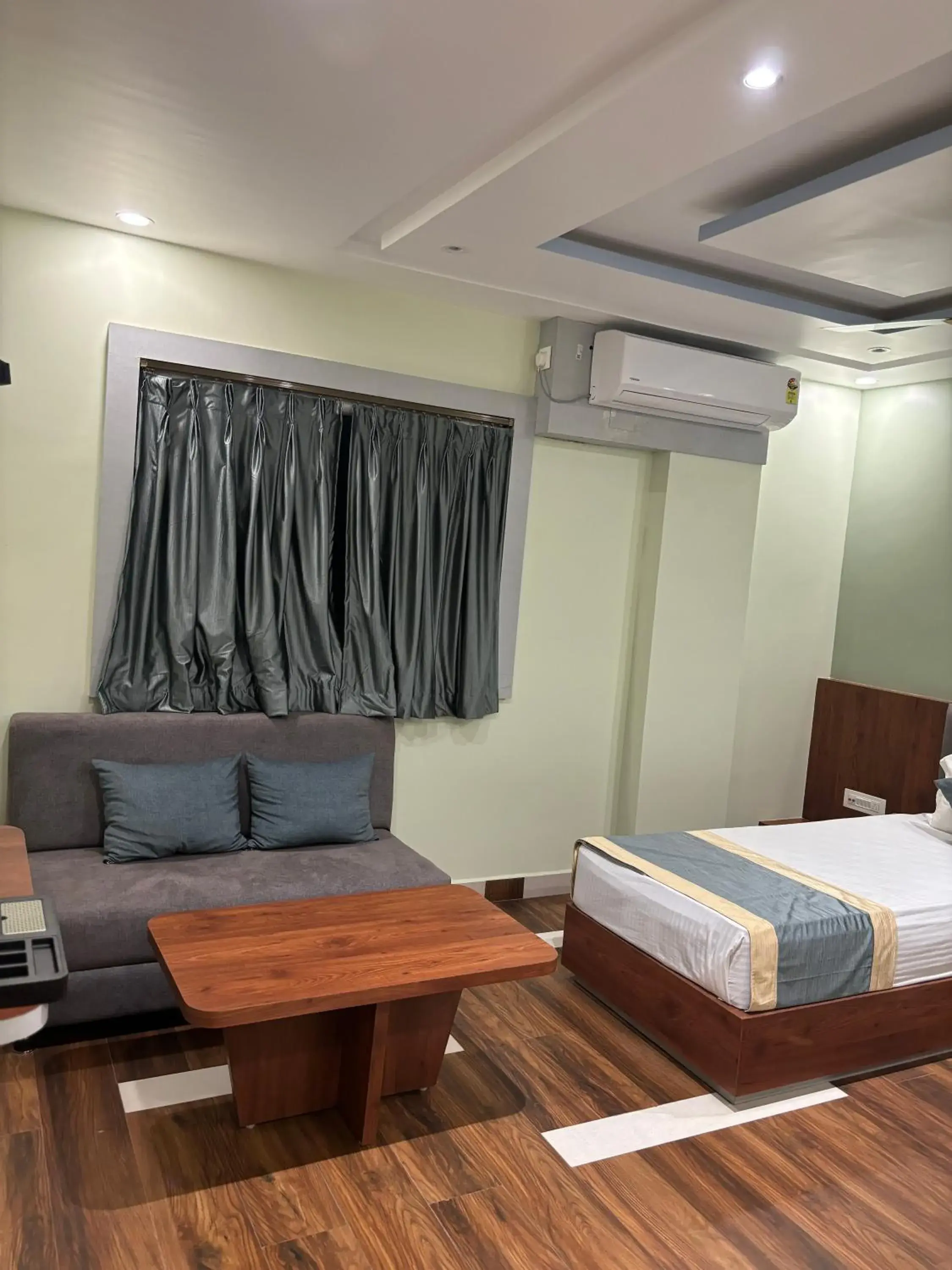 Seating area, Bed in Hotel Omkareshwar Inn Seating area, Bed in Hotel Omkareshwar Inn