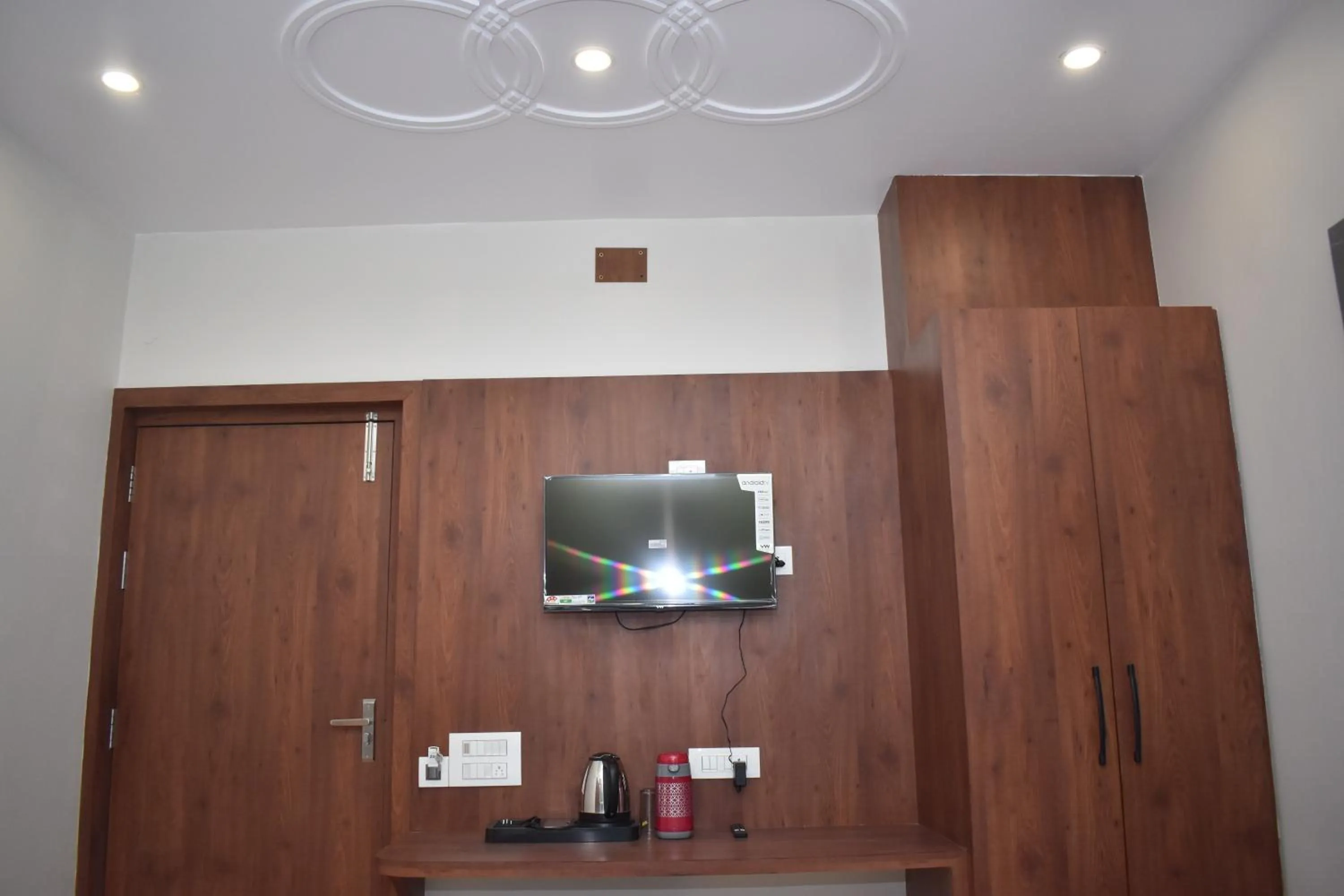 TV and multimedia in Hotel Omkareshwar Inn