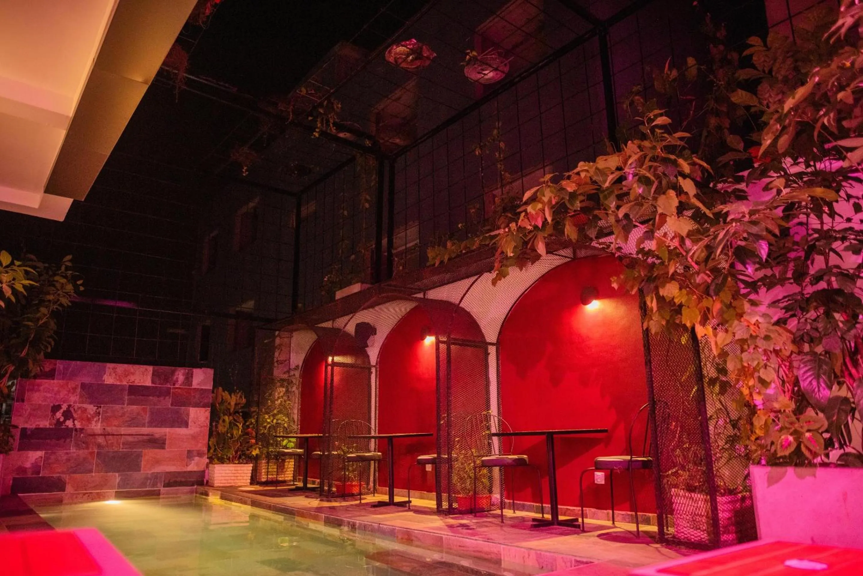 Pool view in The Six