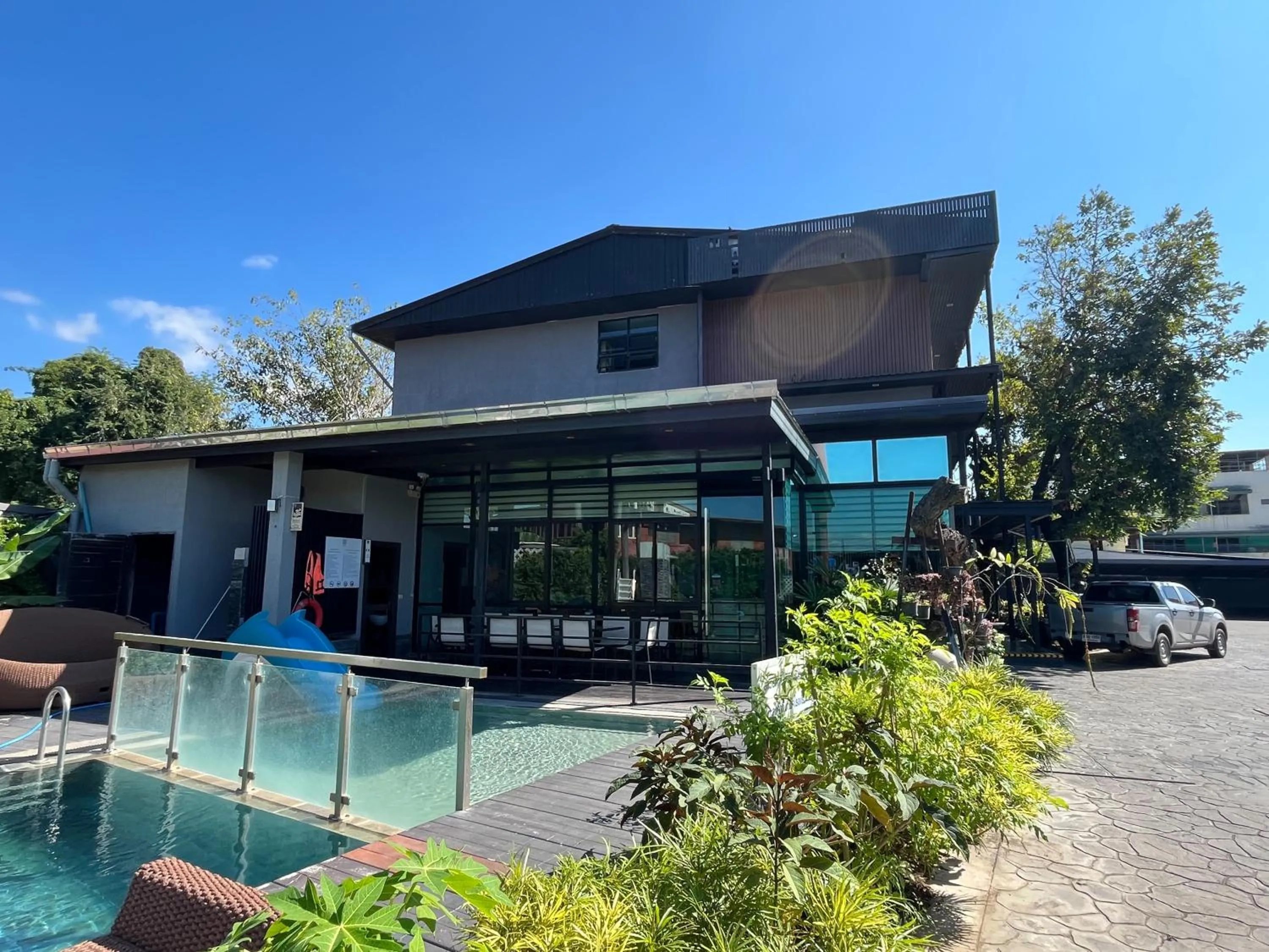 Pool view in Huern Nana Jomsawan
