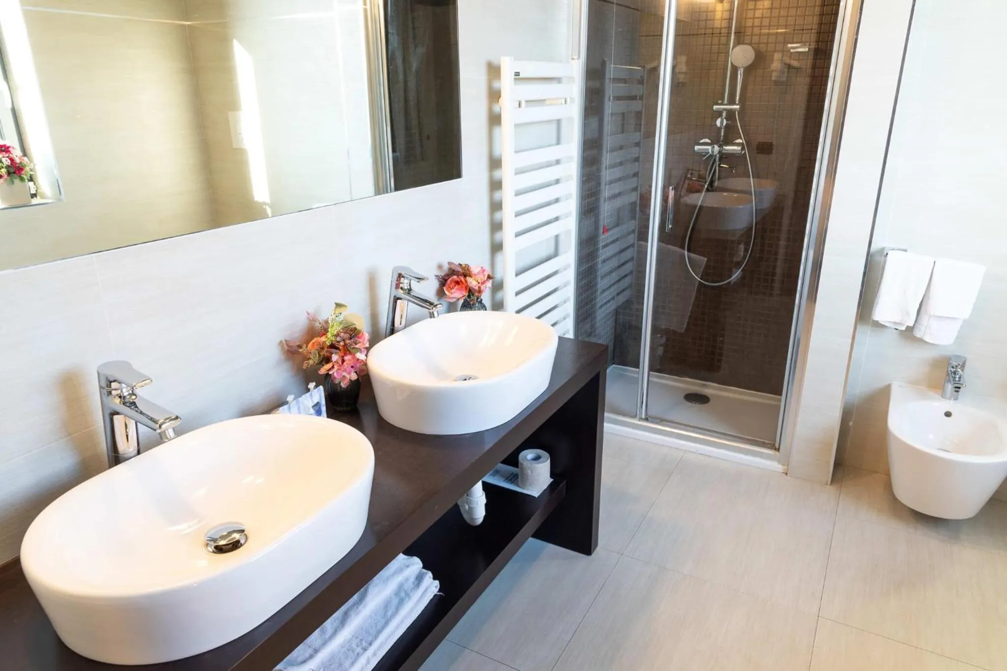 Shower in Ferrari Hotel