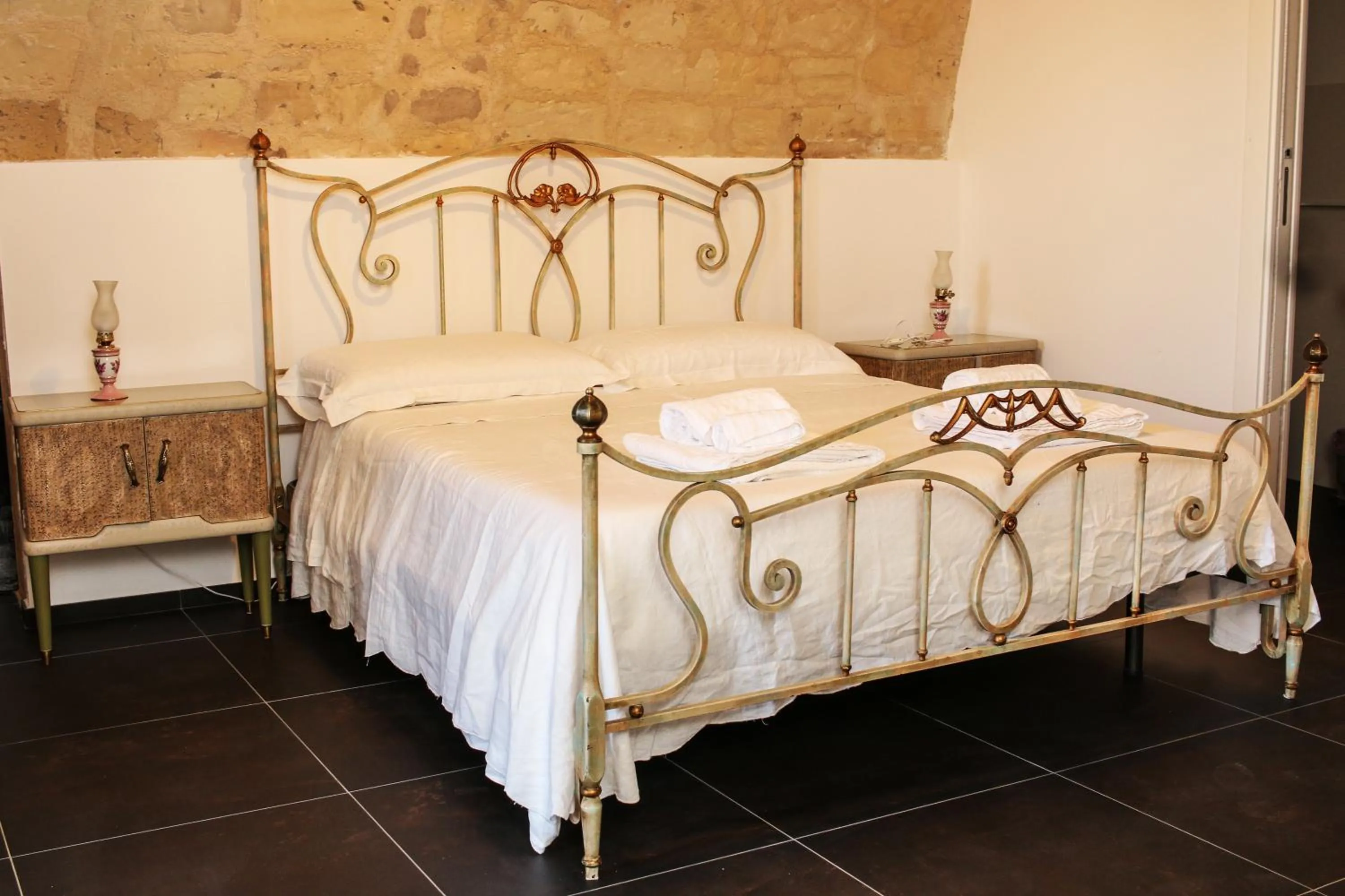 Photo of the whole room, Bed in Bed and Breakfast Terra del Sole Ibla