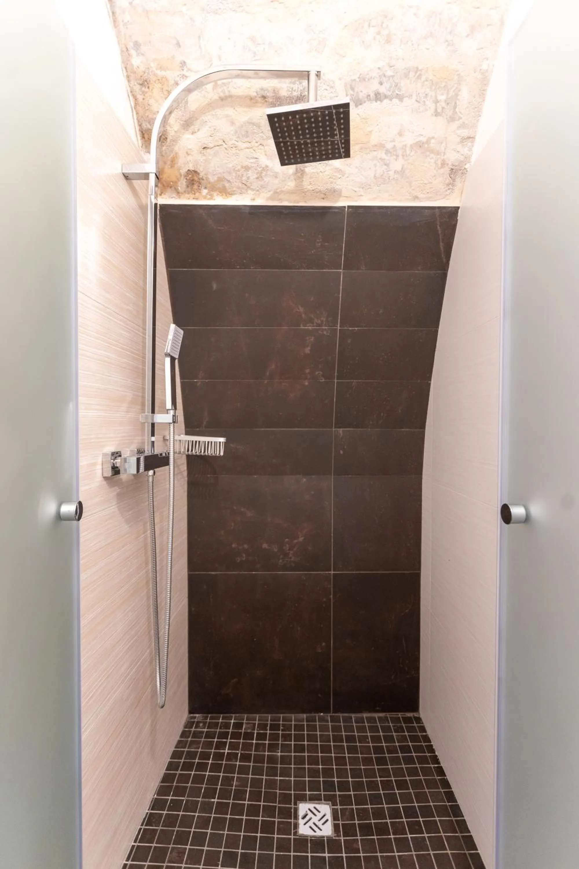 Shower in Bed and Breakfast Terra del Sole Ibla