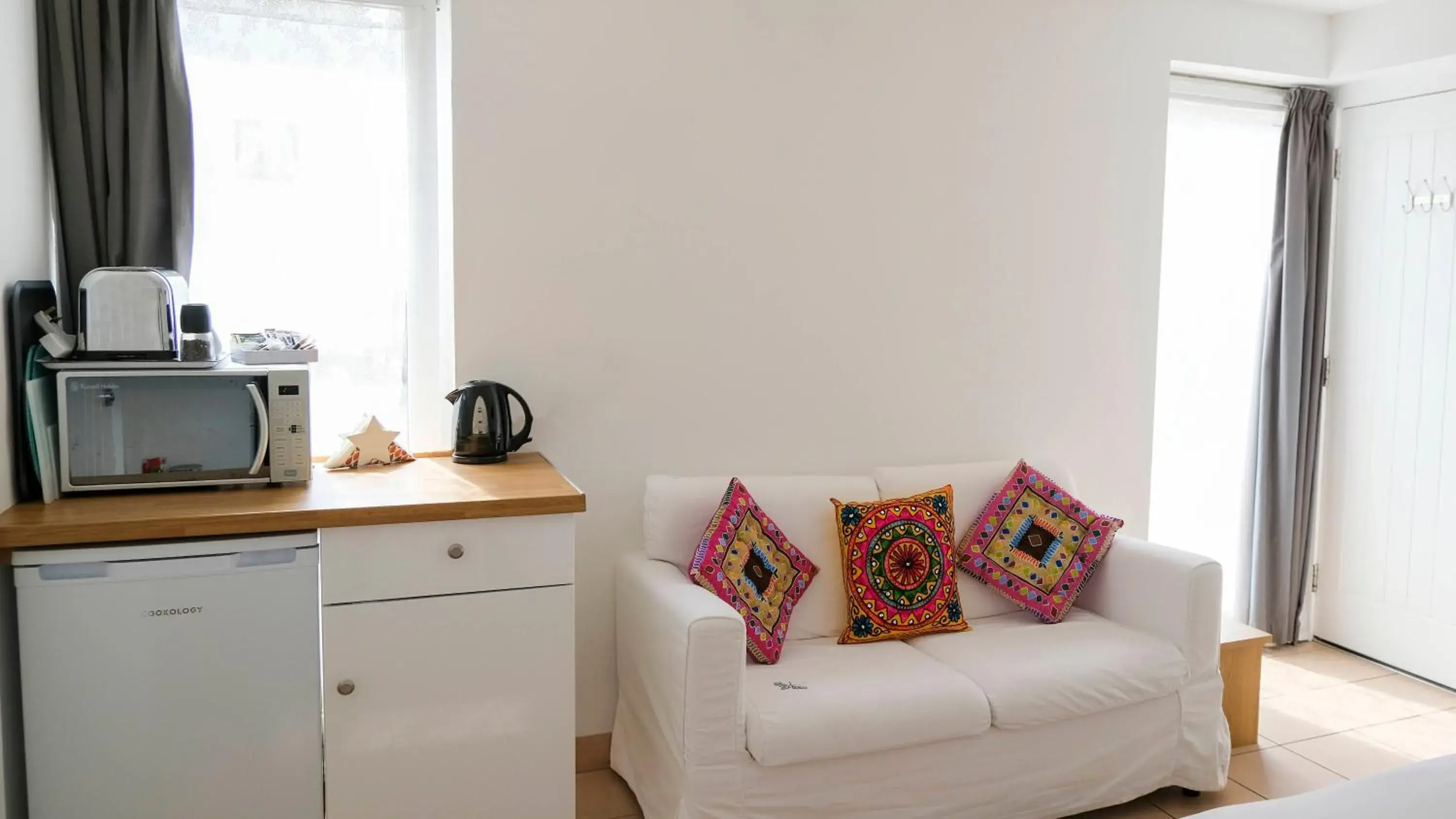 Double Room with Private Entrance - single occupancy in Bayview Bed and Breakfast Double Room with Private Entrance - single occupancy in Bayview Bed and Breakfast