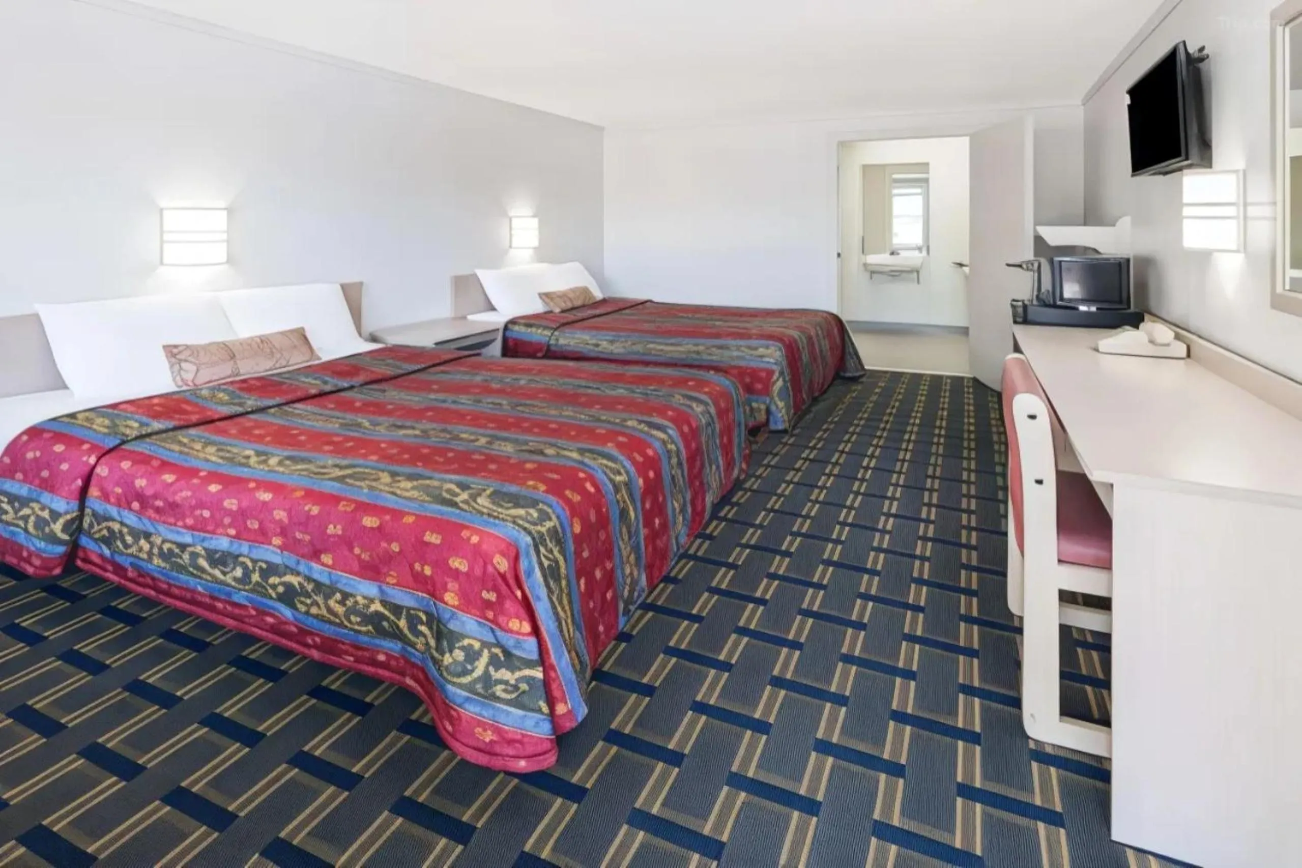 Bed in Hilliard Motor Lodge