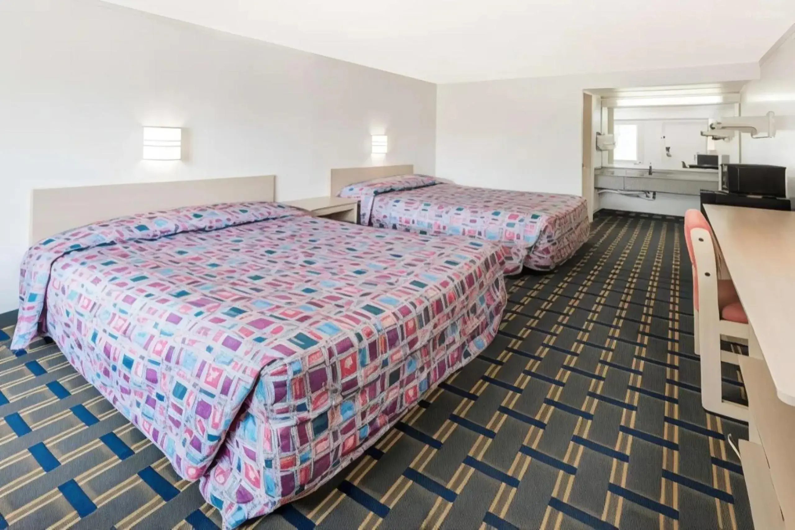 Bed in Hilliard Motor Lodge Bed in Hilliard Motor Lodge