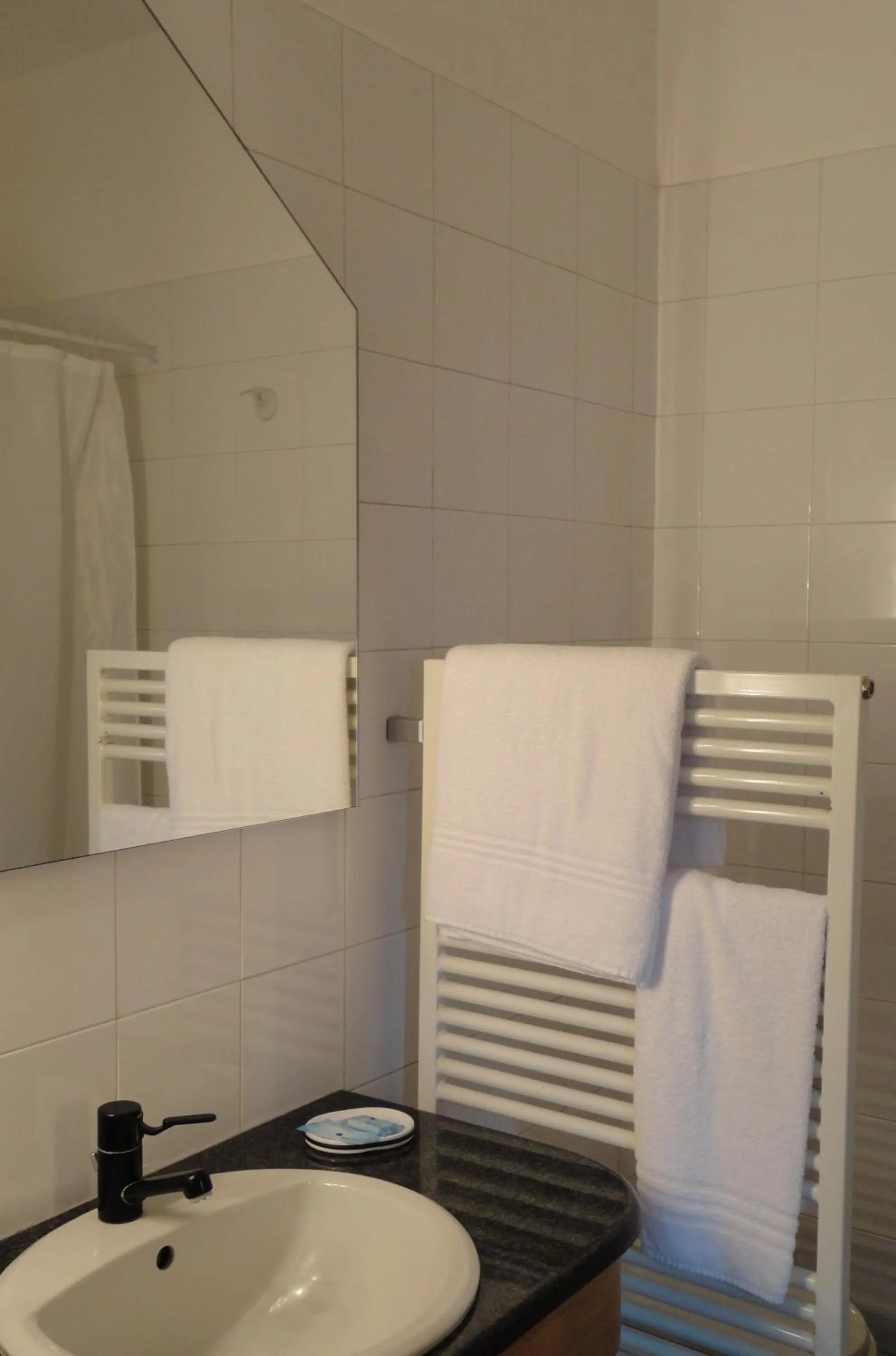 Bathroom in Cravero Rooms